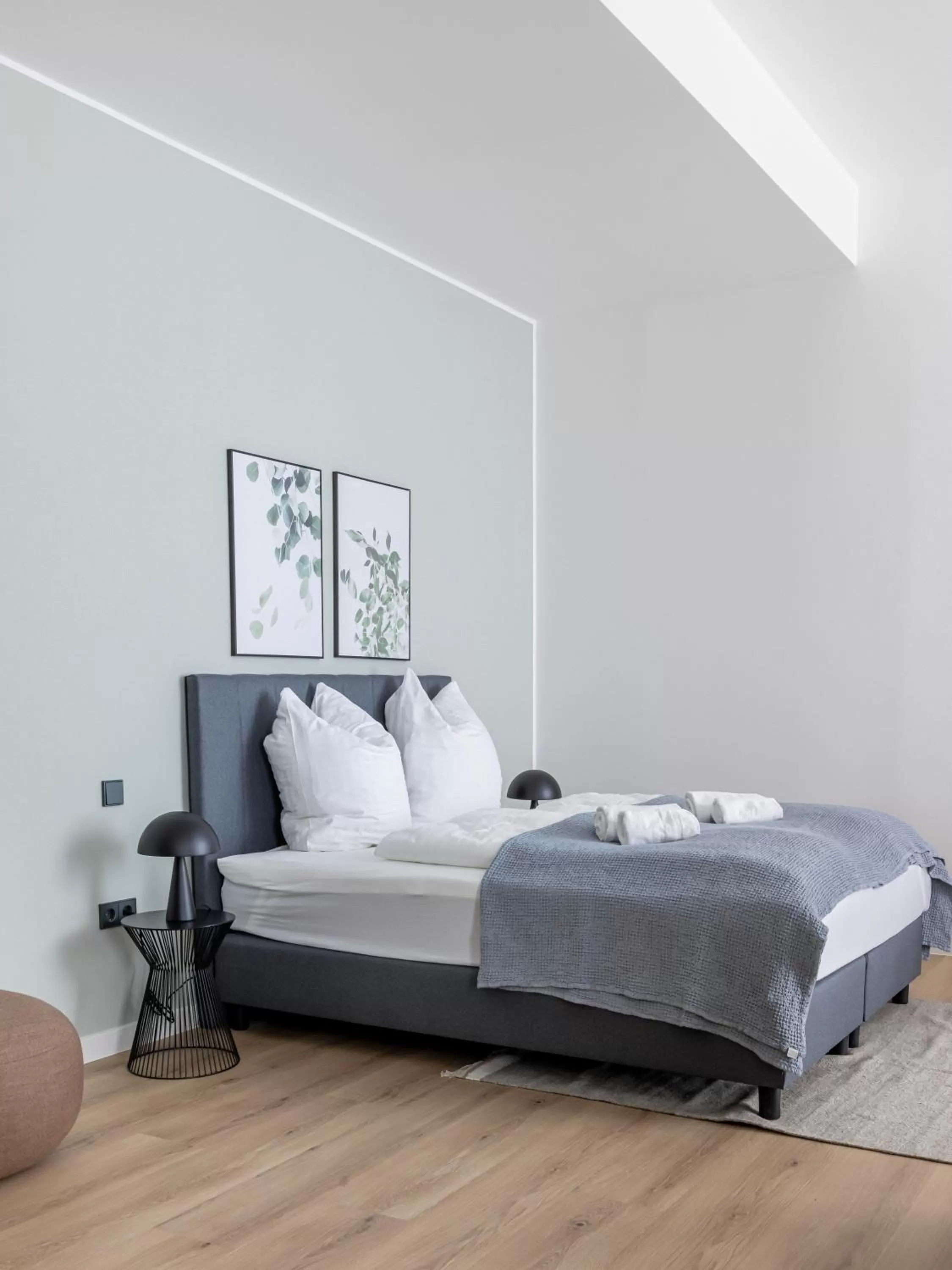 Bed in Limehome Rosenheim Gillitzerstraße