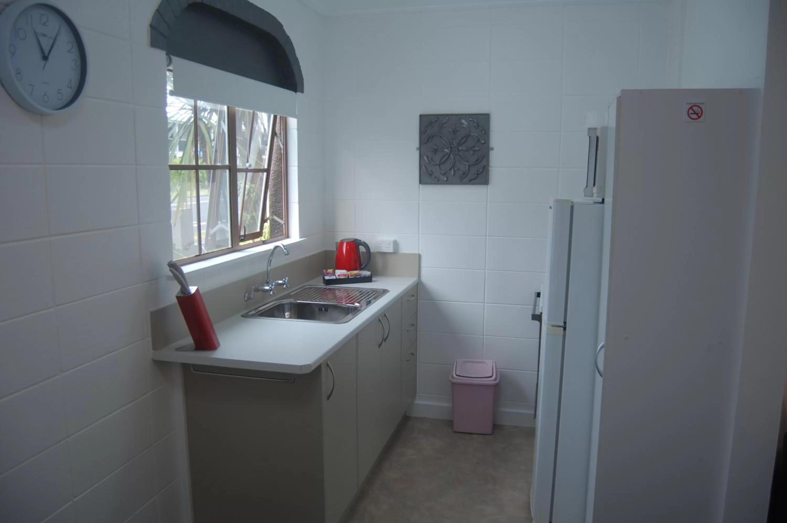 Kitchen or kitchenette in Rotorua Motel