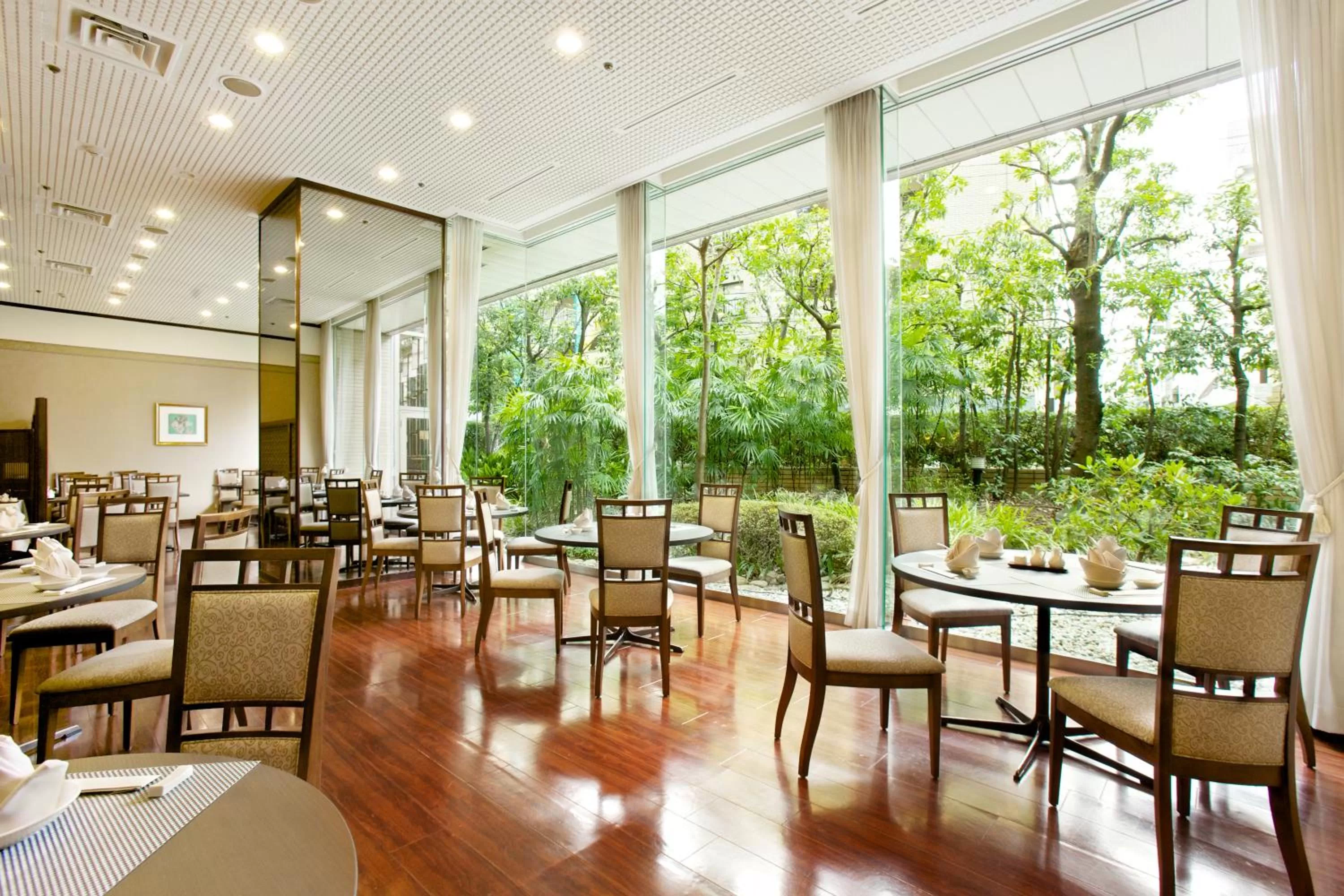 Restaurant/places to eat in Hotel Agora Osaka Moriguchi