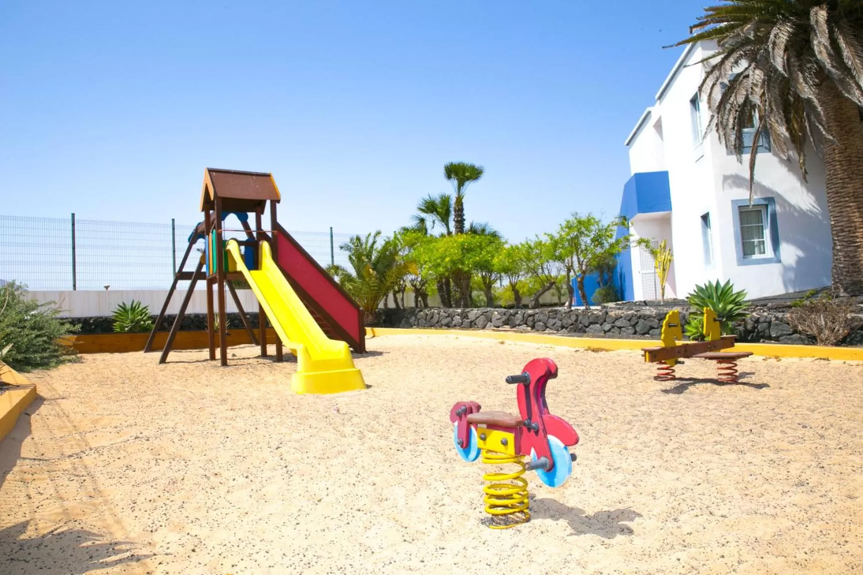 Children play ground in Apartamentos LIVVO Morromar