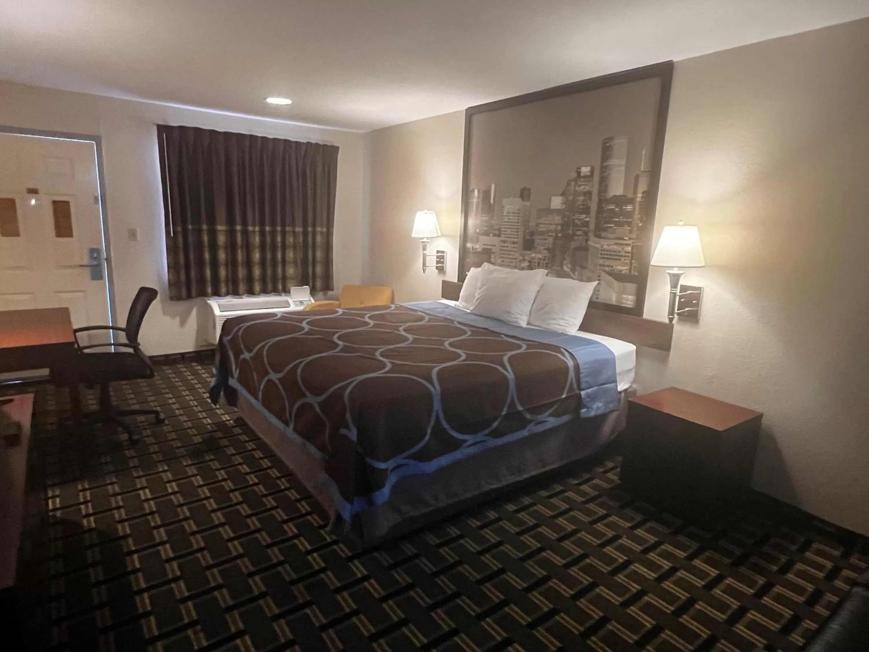 Photo of the whole room, Bed in Super 8 by Wyndham Baytown I-10