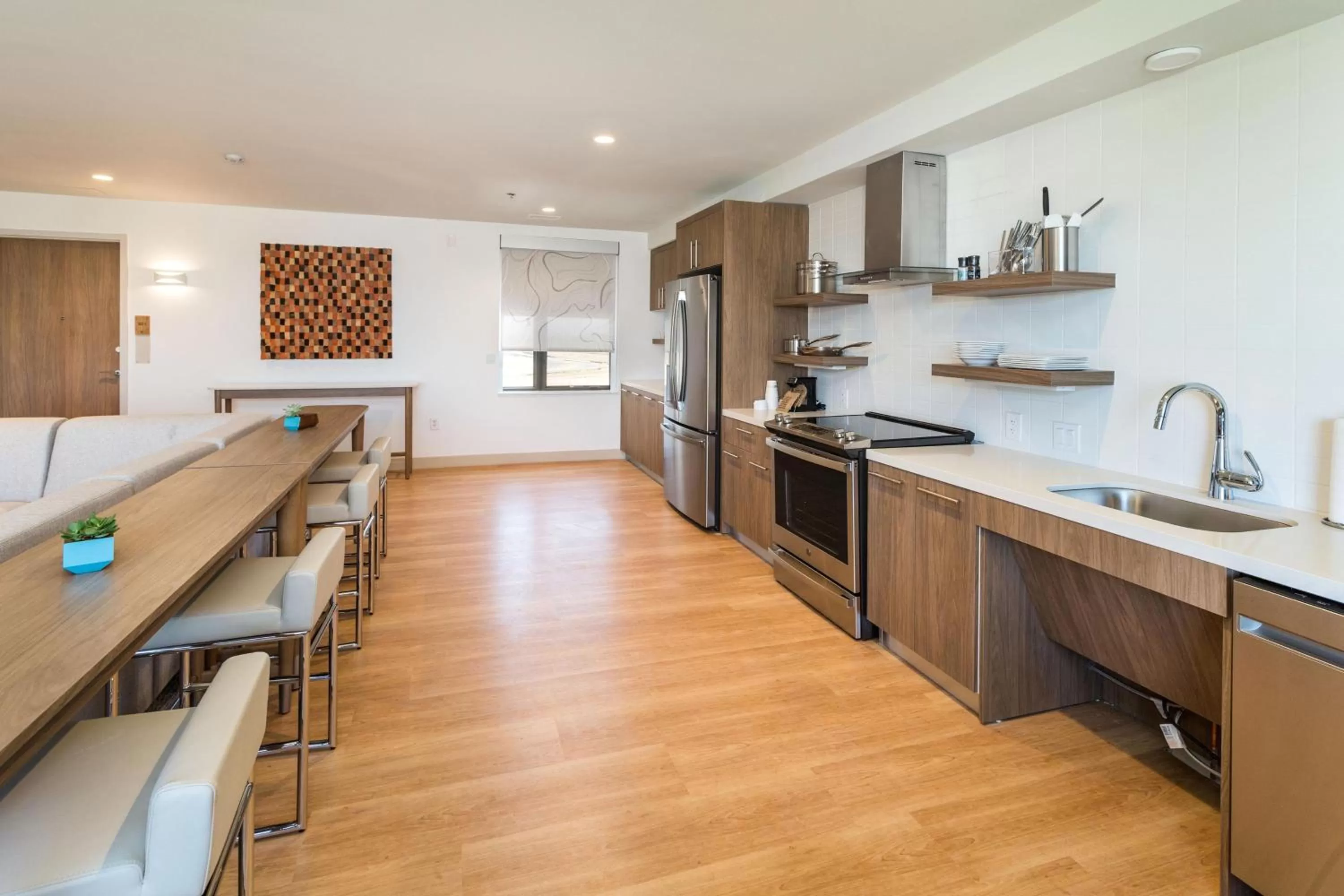 Kitchen or kitchenette in Element Denver International Airport