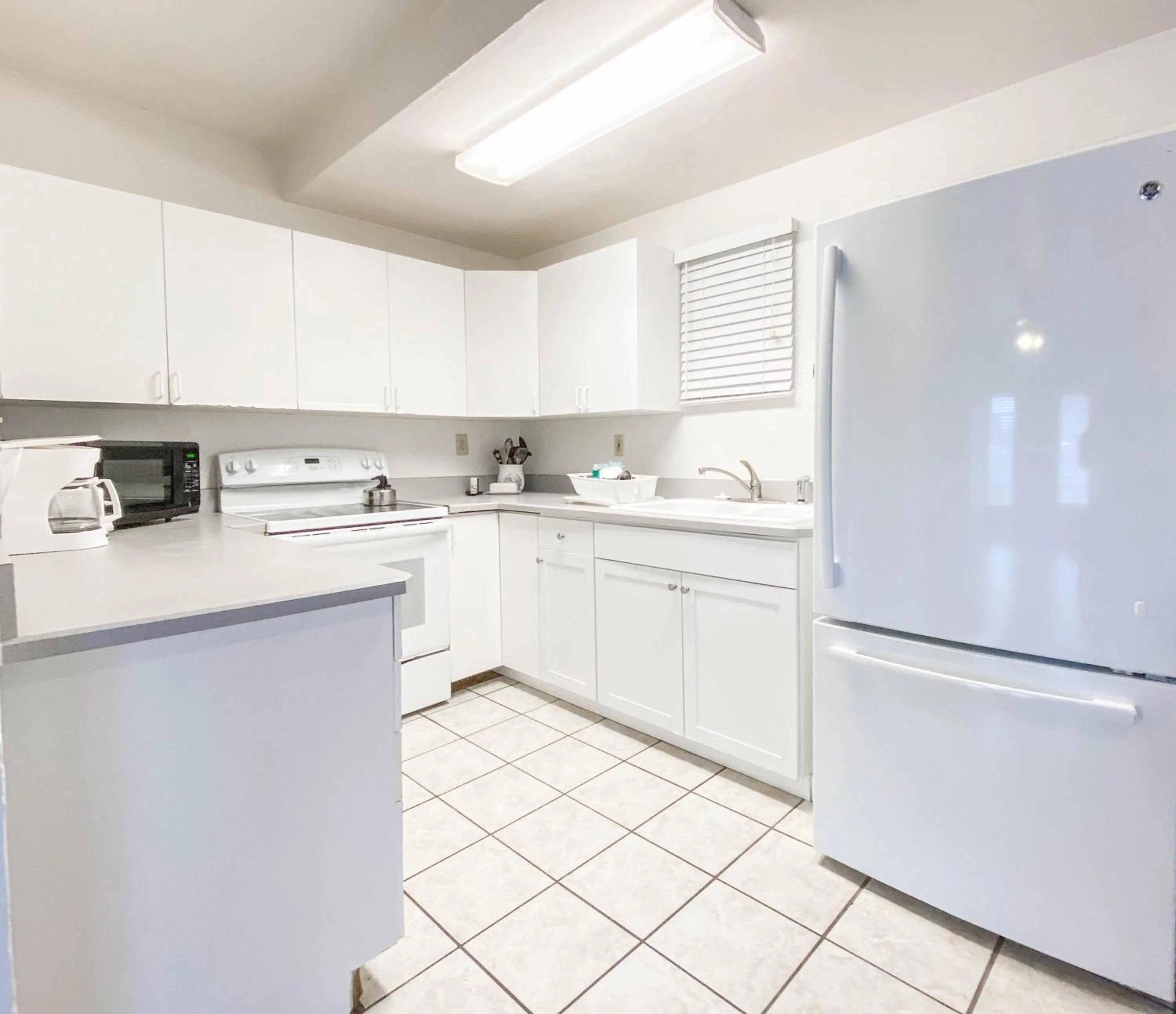Kitchen or kitchenette in Ocean Court Beachfront Hotel