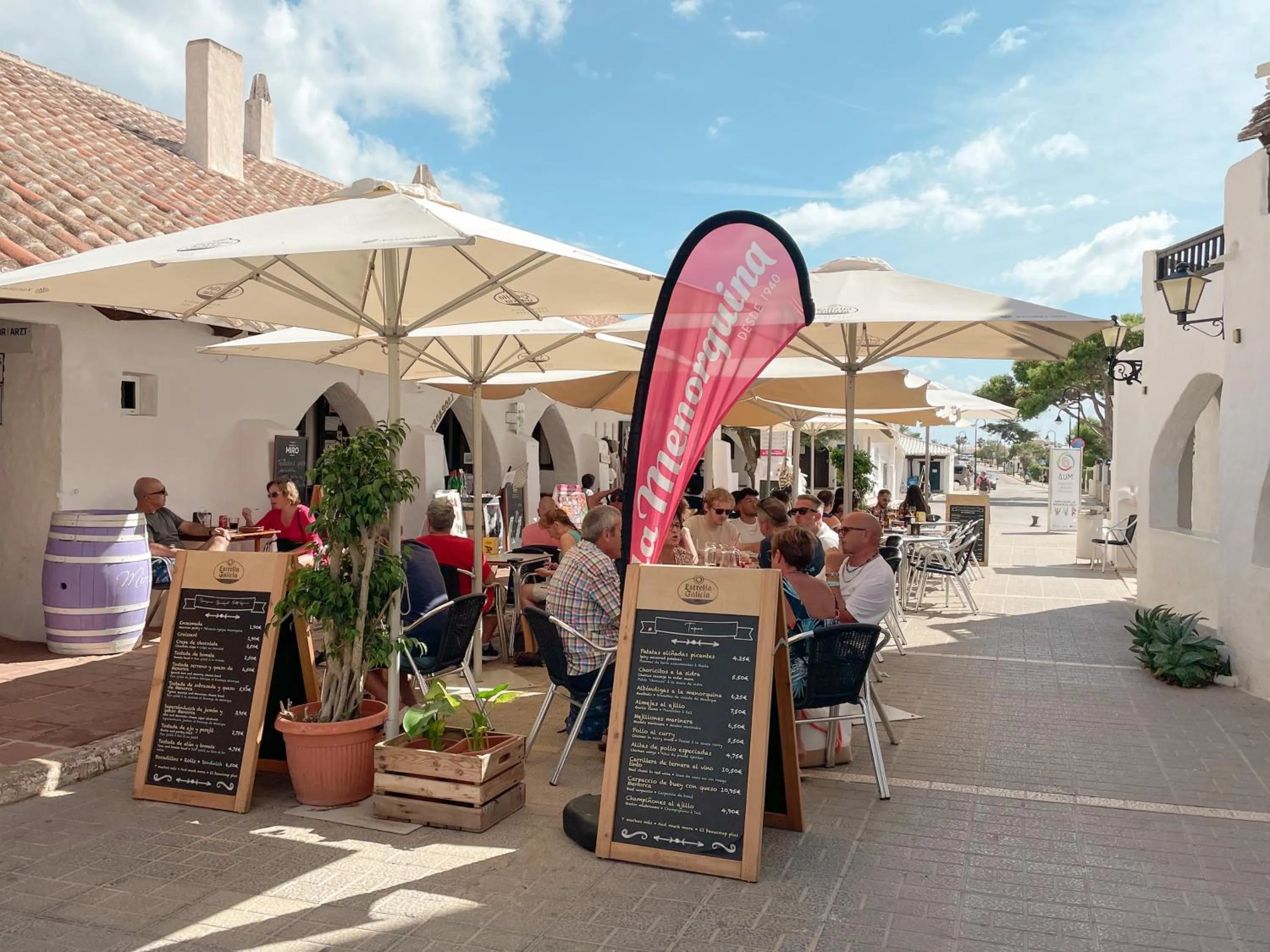 Restaurant/places to eat in Binivell Park - Caliu Apartments