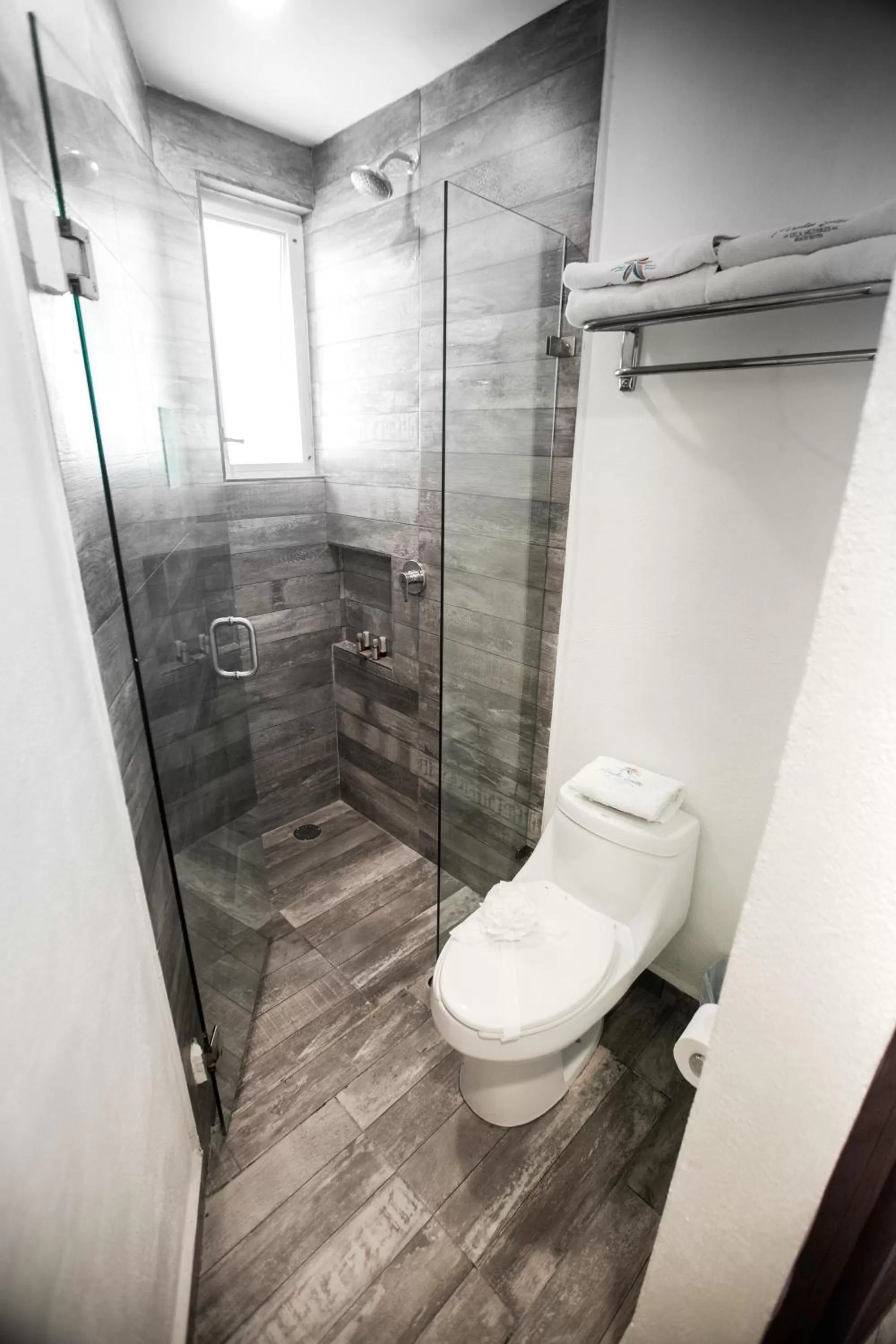 Property building in Hotel Paradise Suites