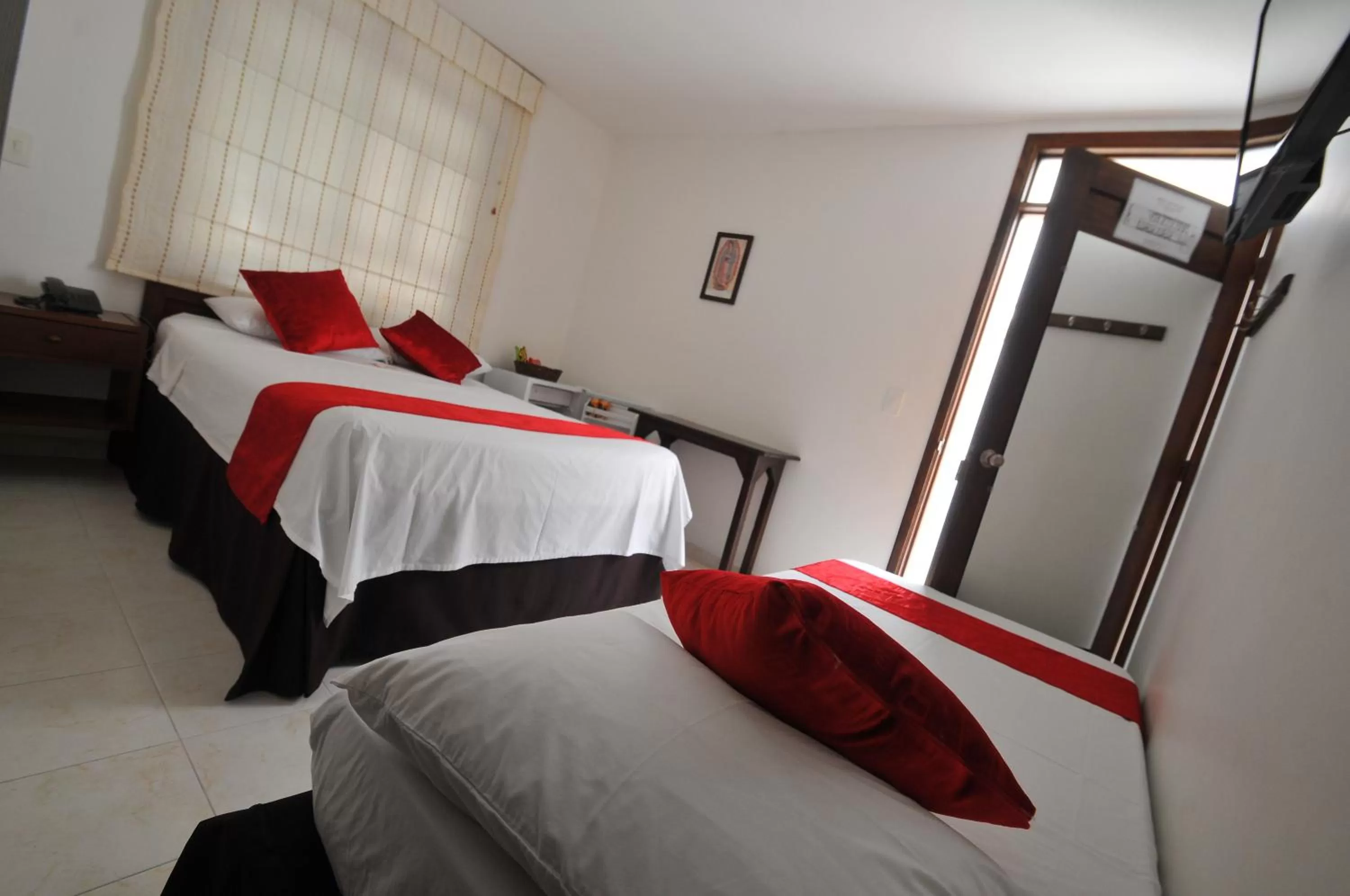 Shower, Bed in Hotel San Julian