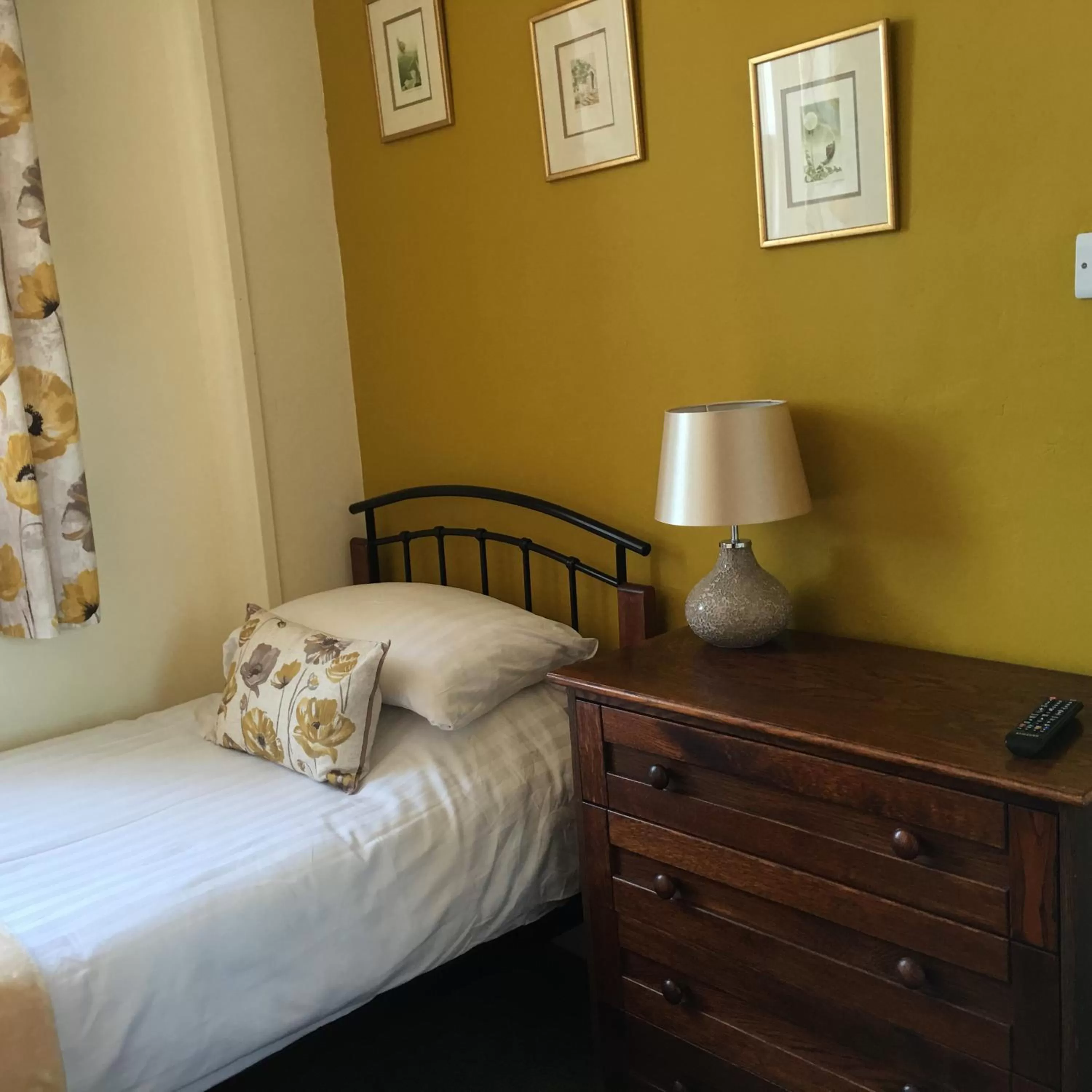 Bed in The Eagles Hotel