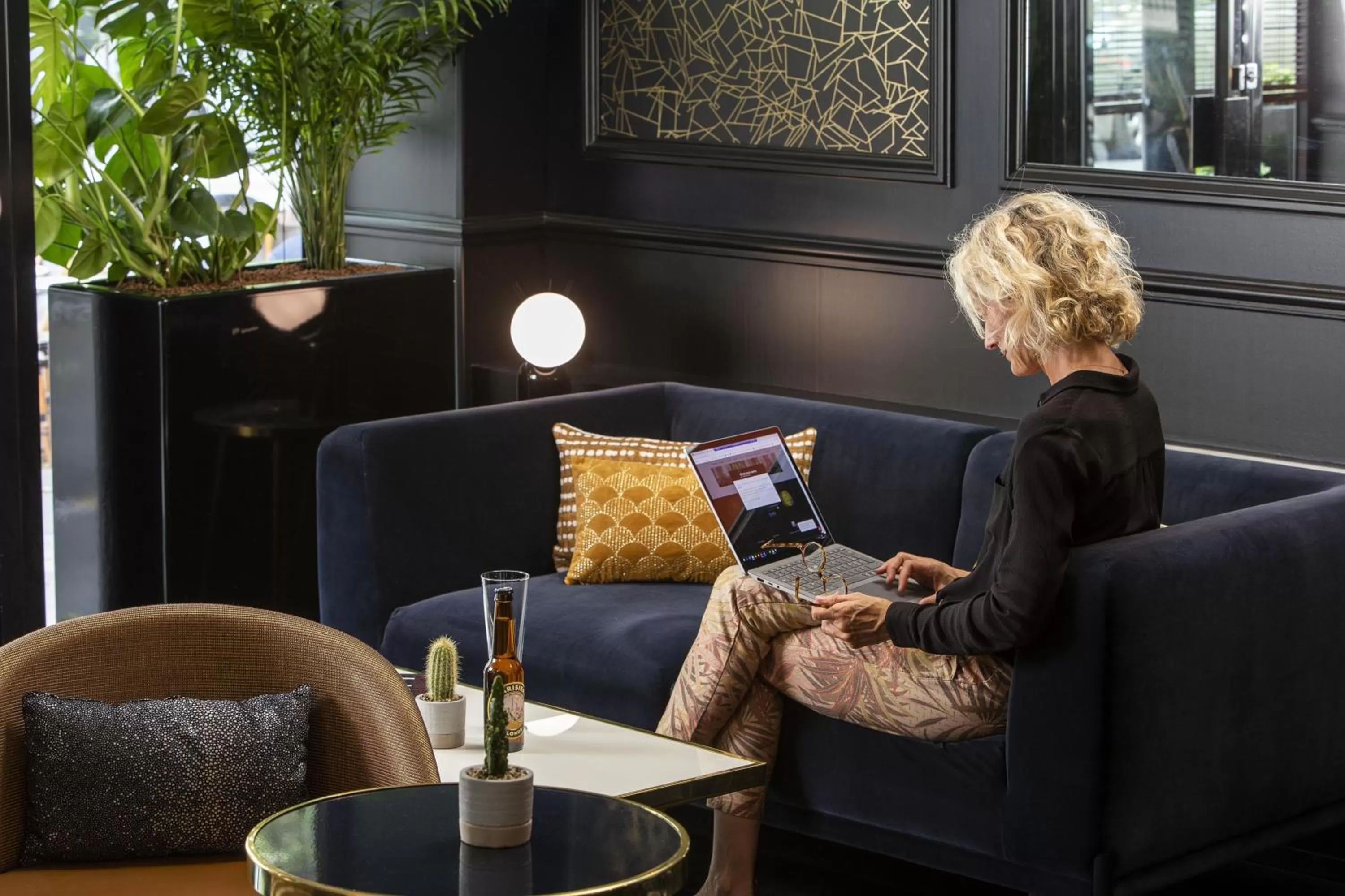 Lounge or bar in Hôtel Elysées Régencia