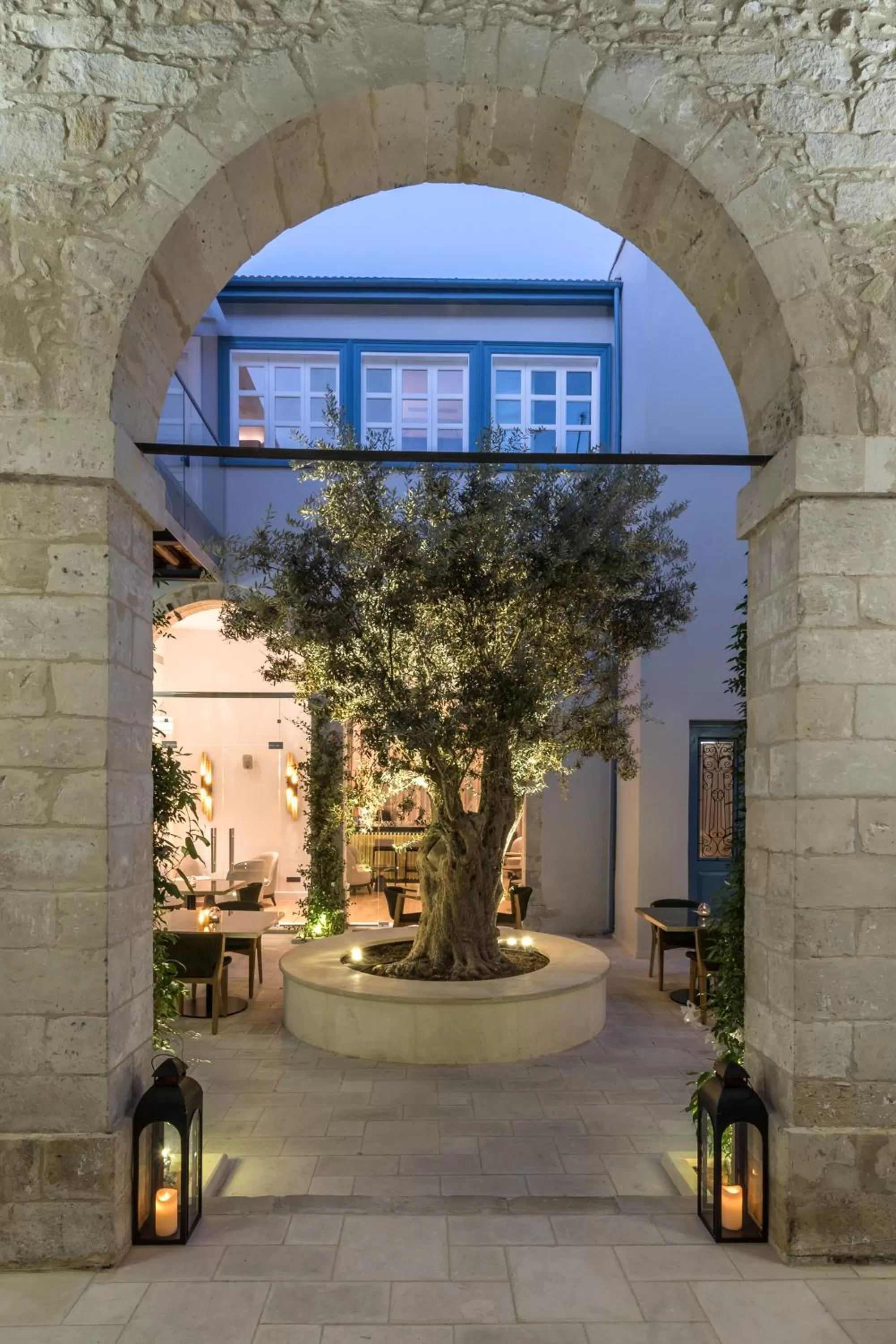 Patio in S Paul City Hotel