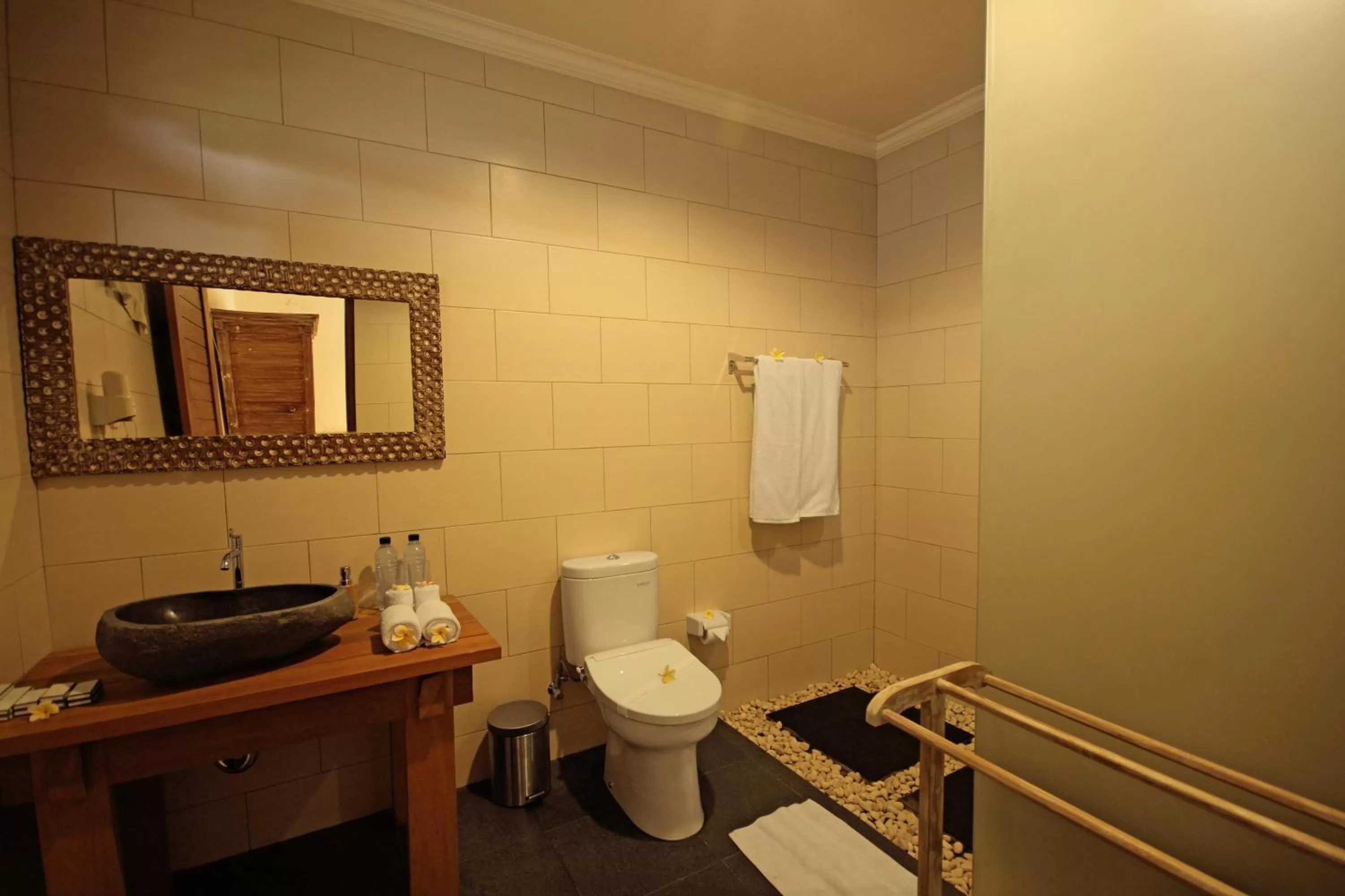 Bathroom in Mina Pelasa Hotel