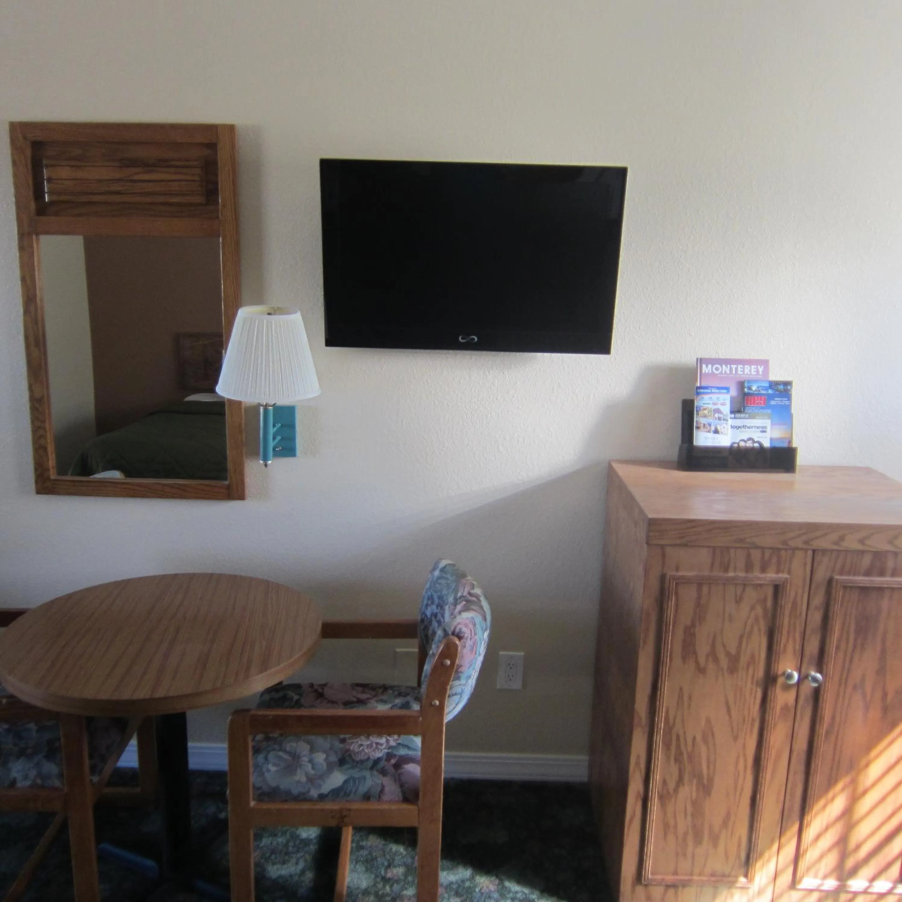 TV and multimedia in Pacific Best Inn