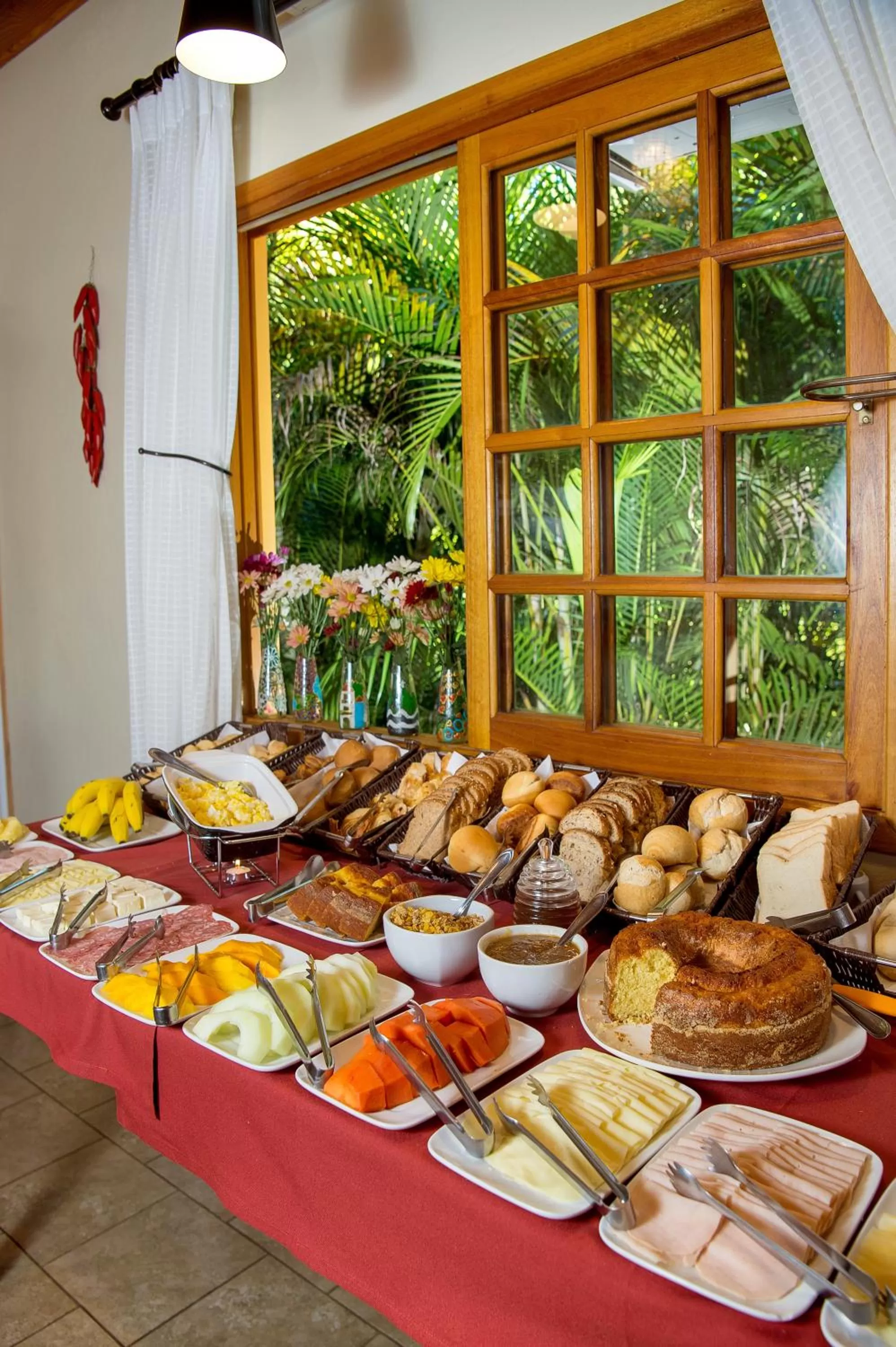 Restaurant/places to eat in Pousada Paiol