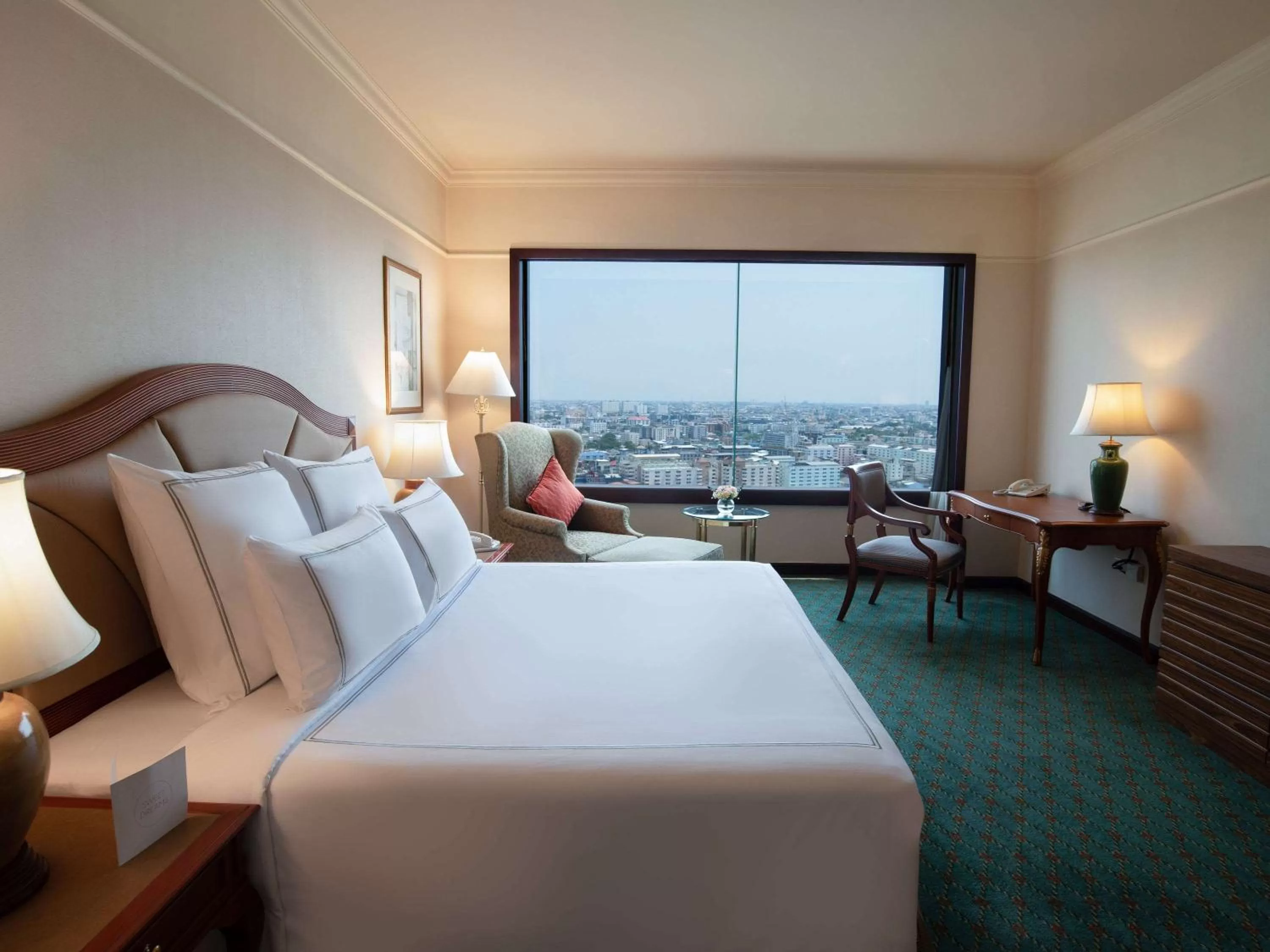 Photo of the whole room, Bed in Swissotel Bangkok Ratchada