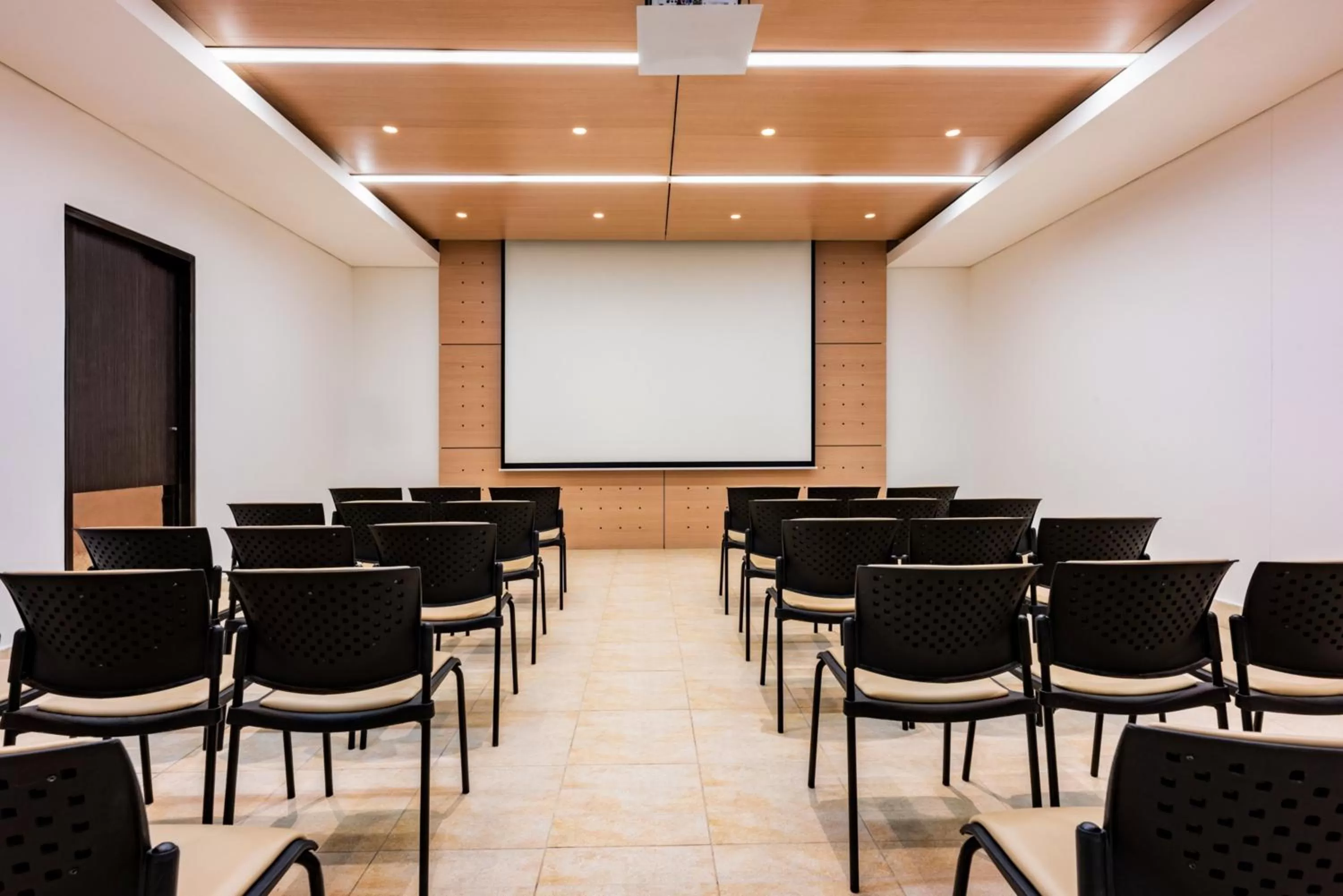 Meeting/conference room in Holiday Inn Express - Cartagena Bocagrande by IHG
