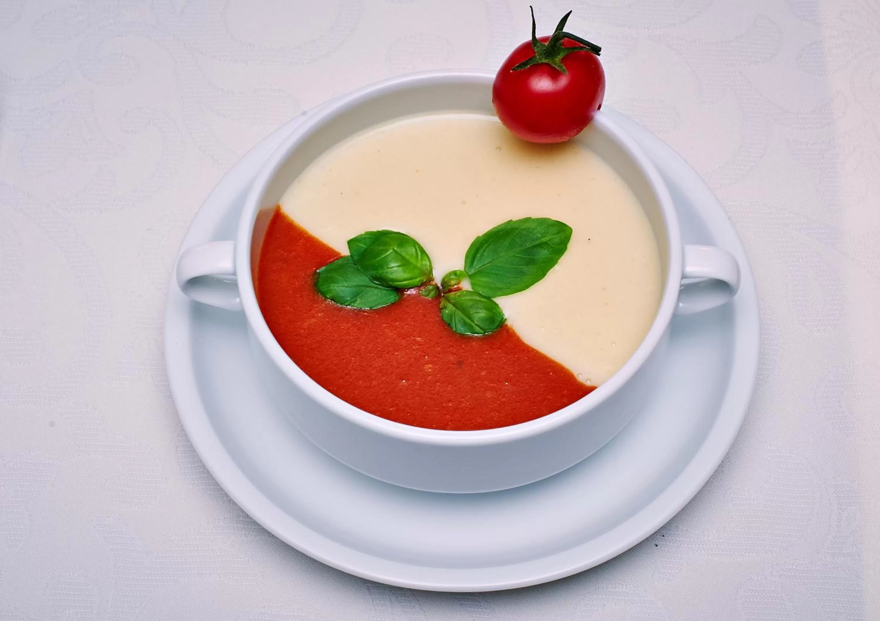 Restaurant/places to eat in Villa Royal