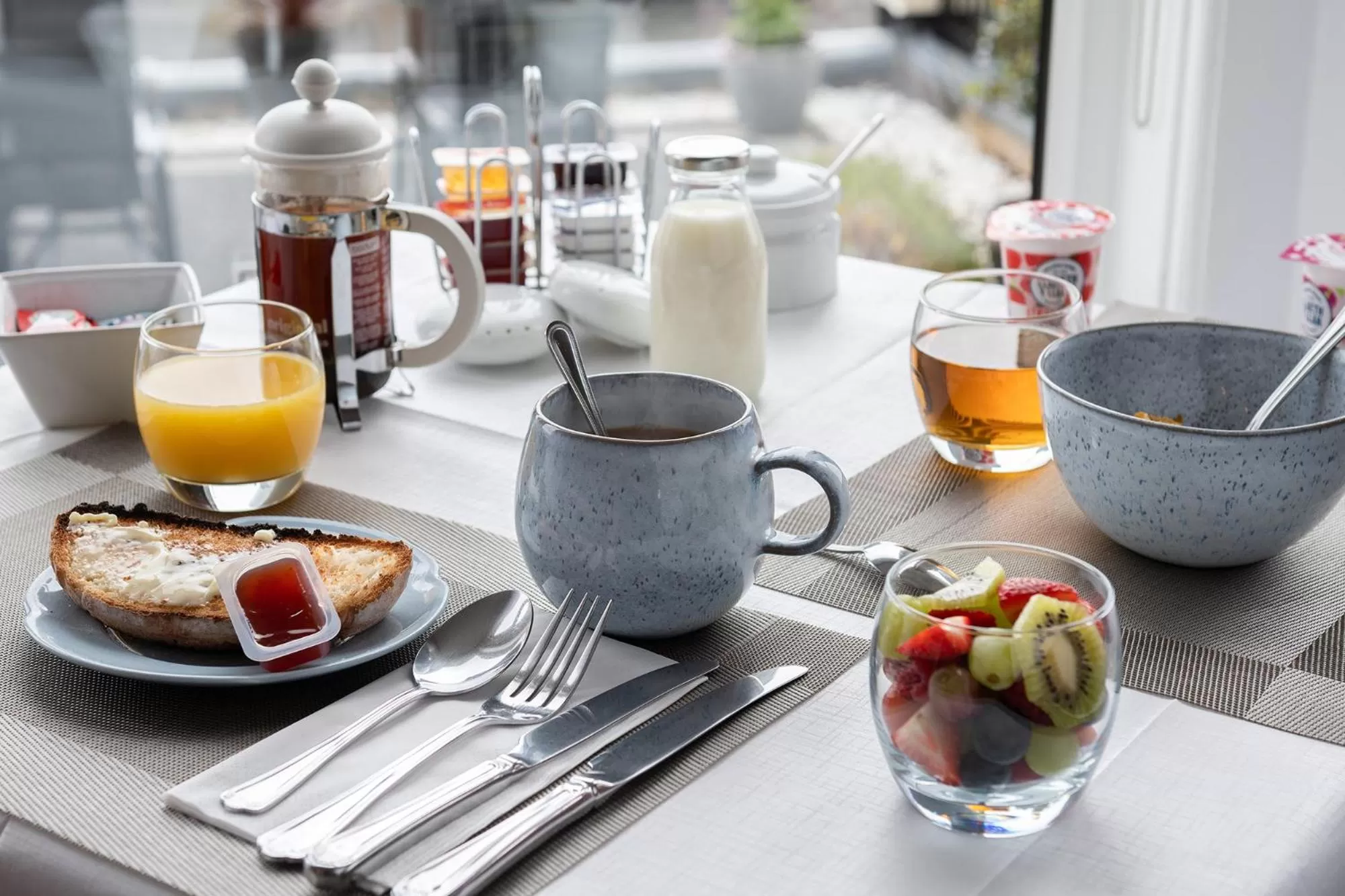 Breakfast in Pebble House