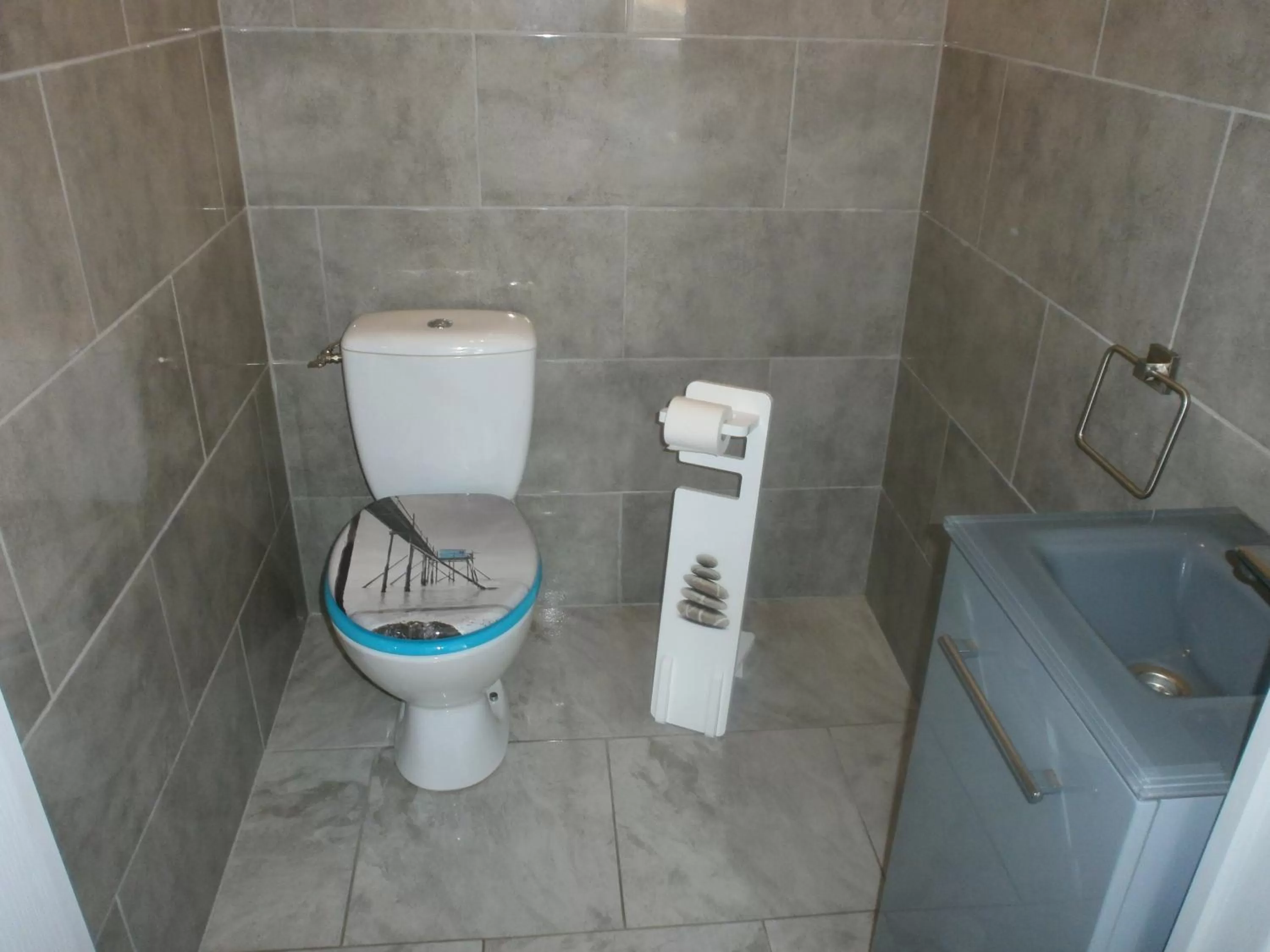 Toilet in la pêcherie bord de mer