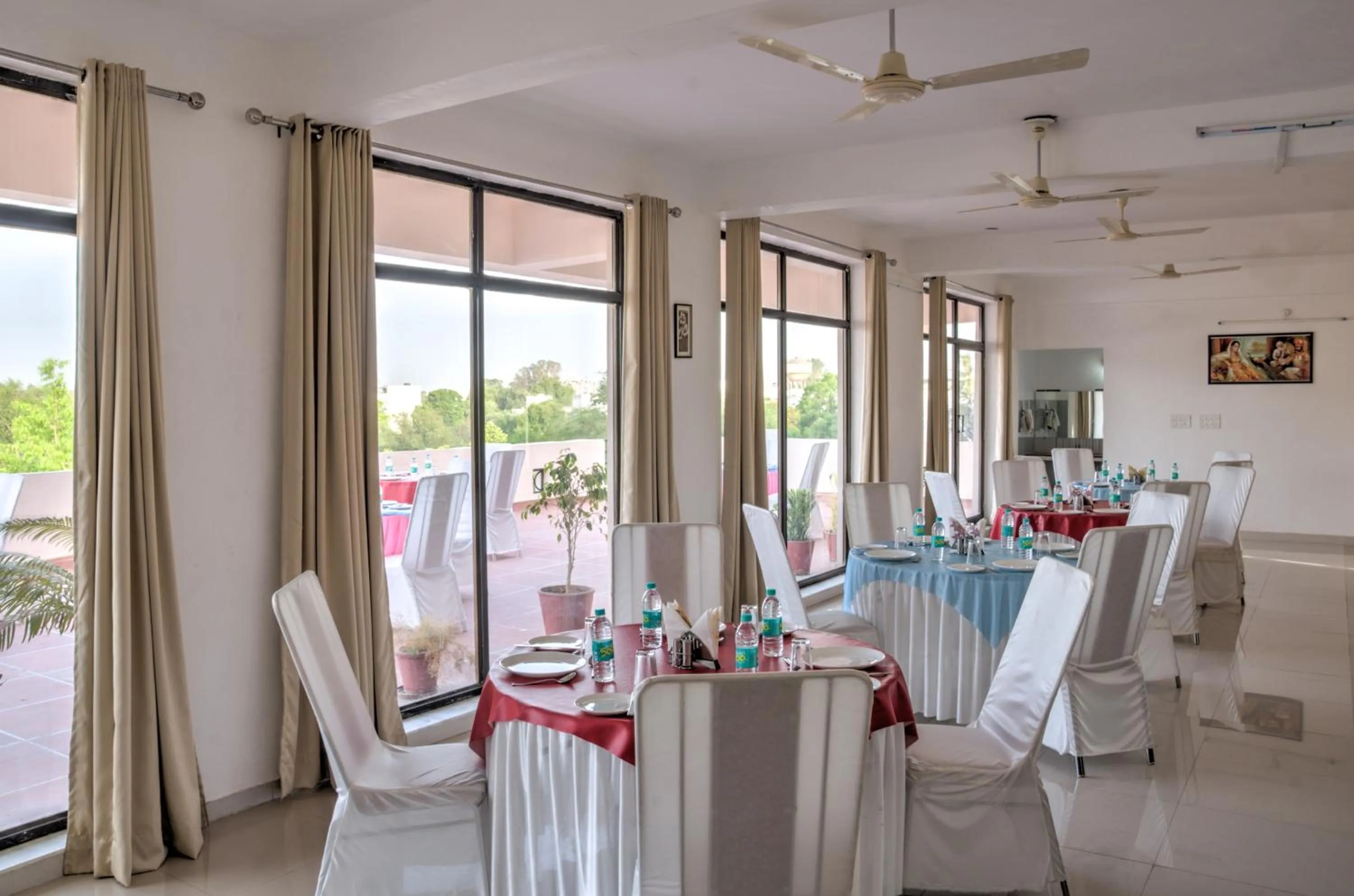 Restaurant/places to eat in The Park Classic Udaipur