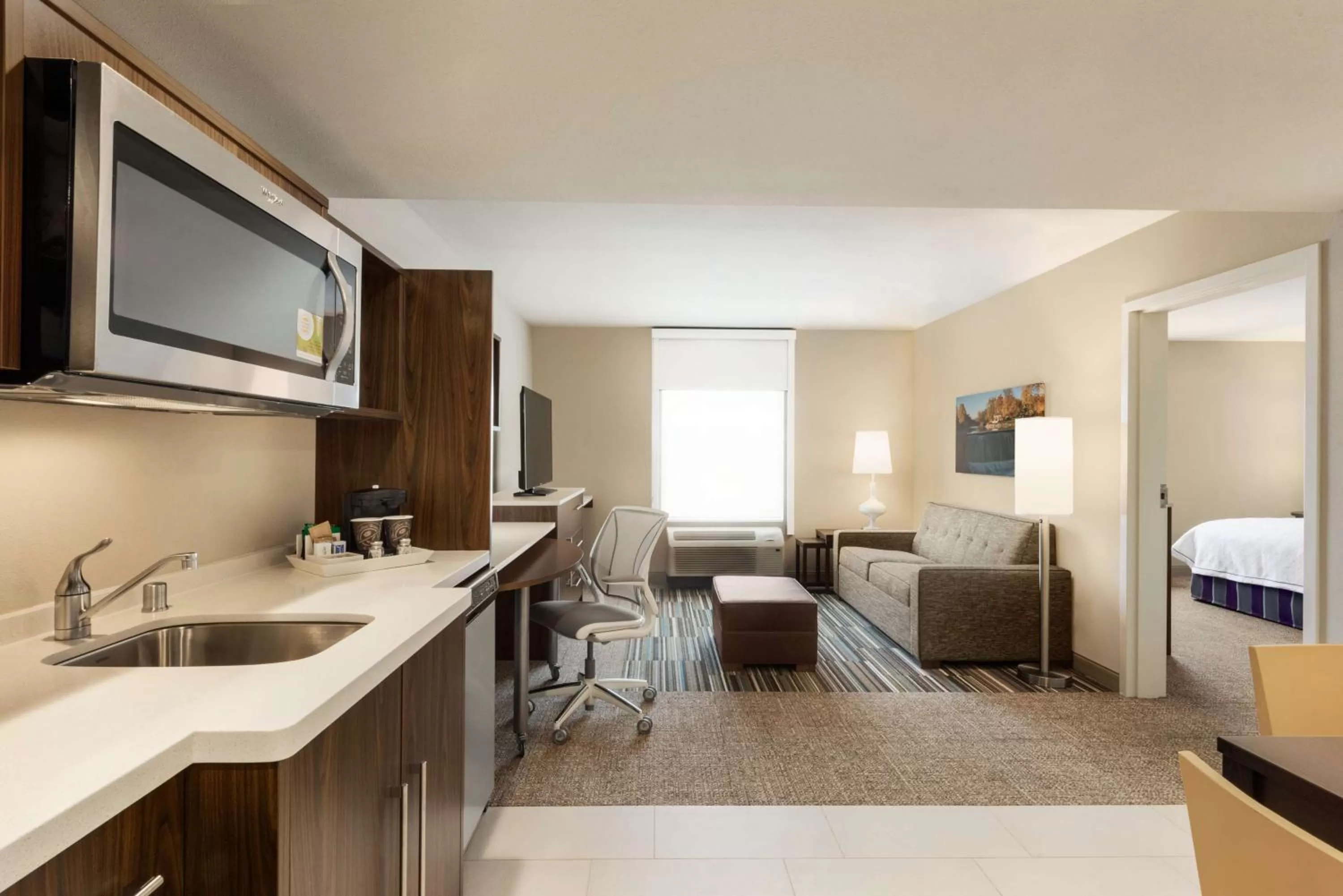 Bedroom, Bed in Home2 Suites By Hilton Menomonee Falls Milwaukee