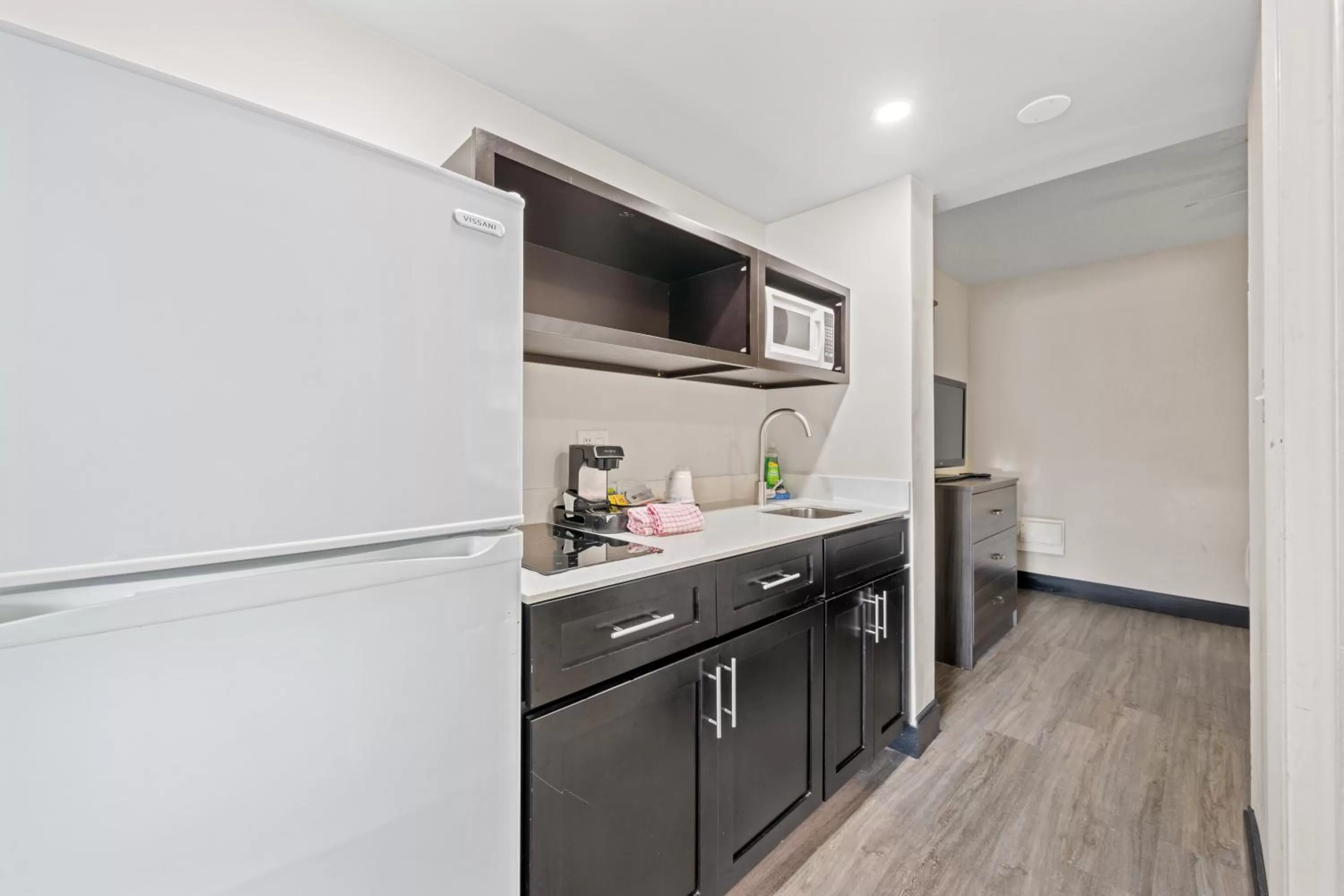 Kitchen or kitchenette in SureStay Hotel by Best Western Virginia Beach Royal Clipper