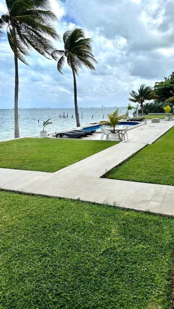 Garden in Flamingo Ocean View