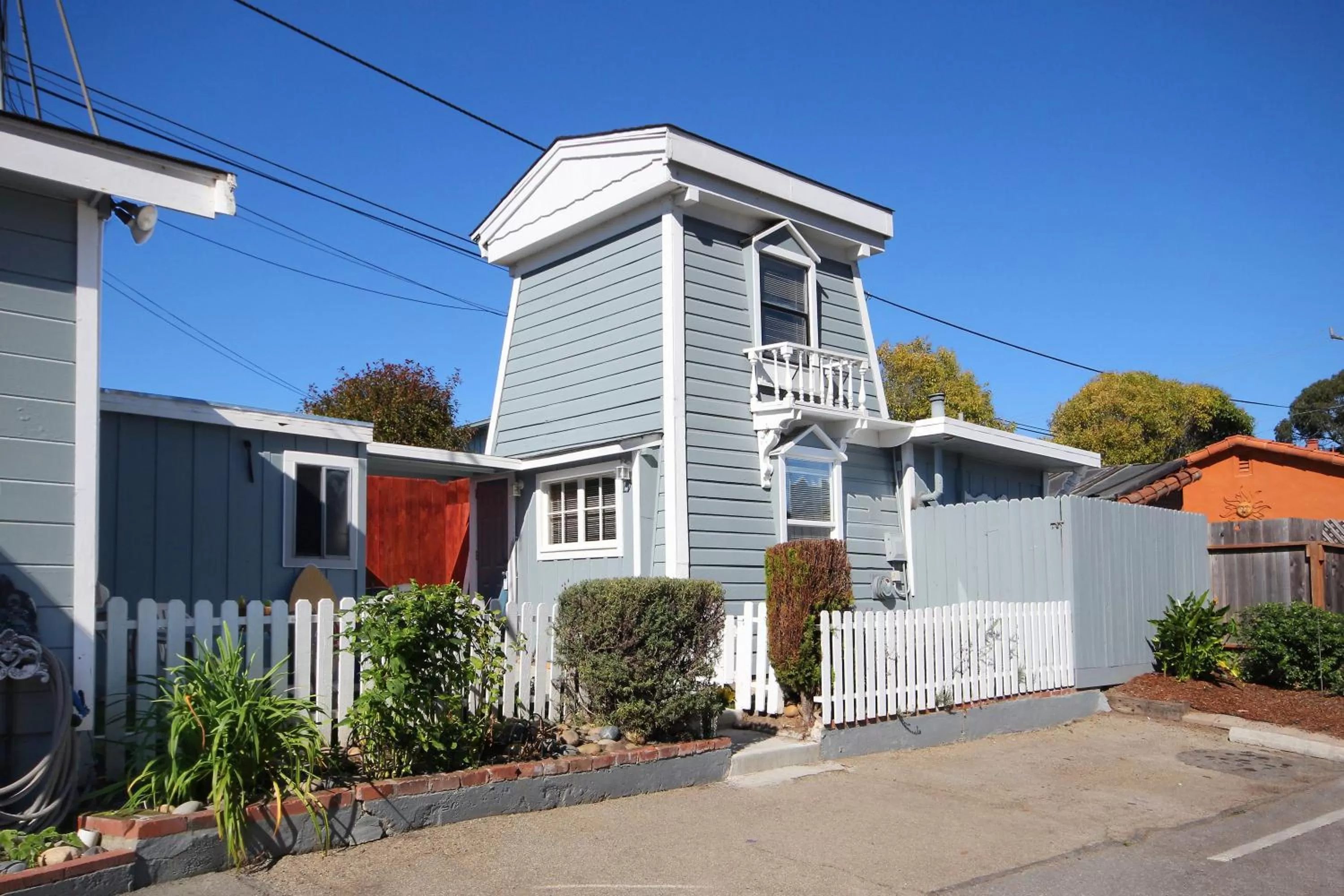 Facade/entrance in Ocean Echo Inn & Beach Cottages