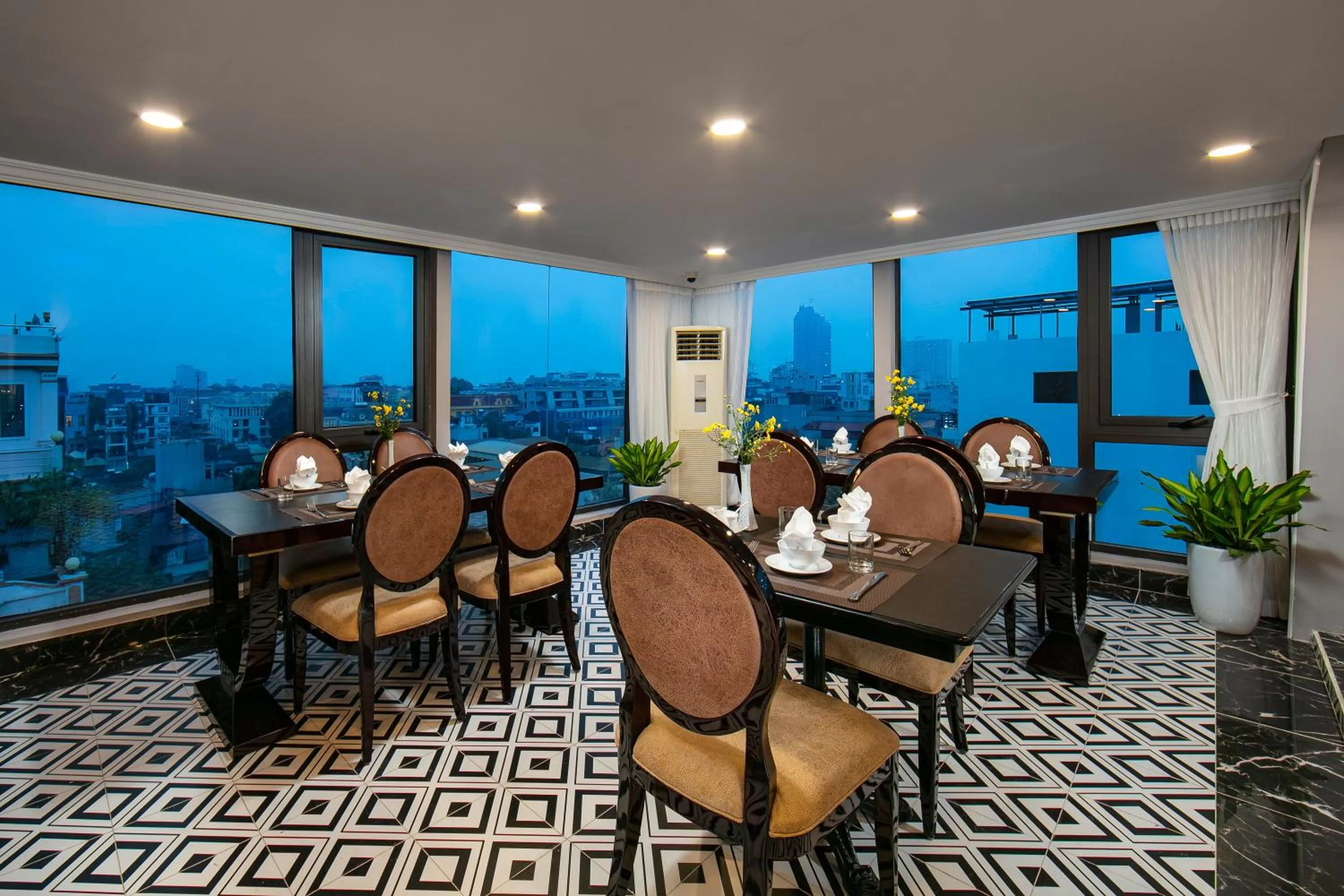 Restaurant/places to eat in Hanoi L'Heritage Hotel & Gym - Spa