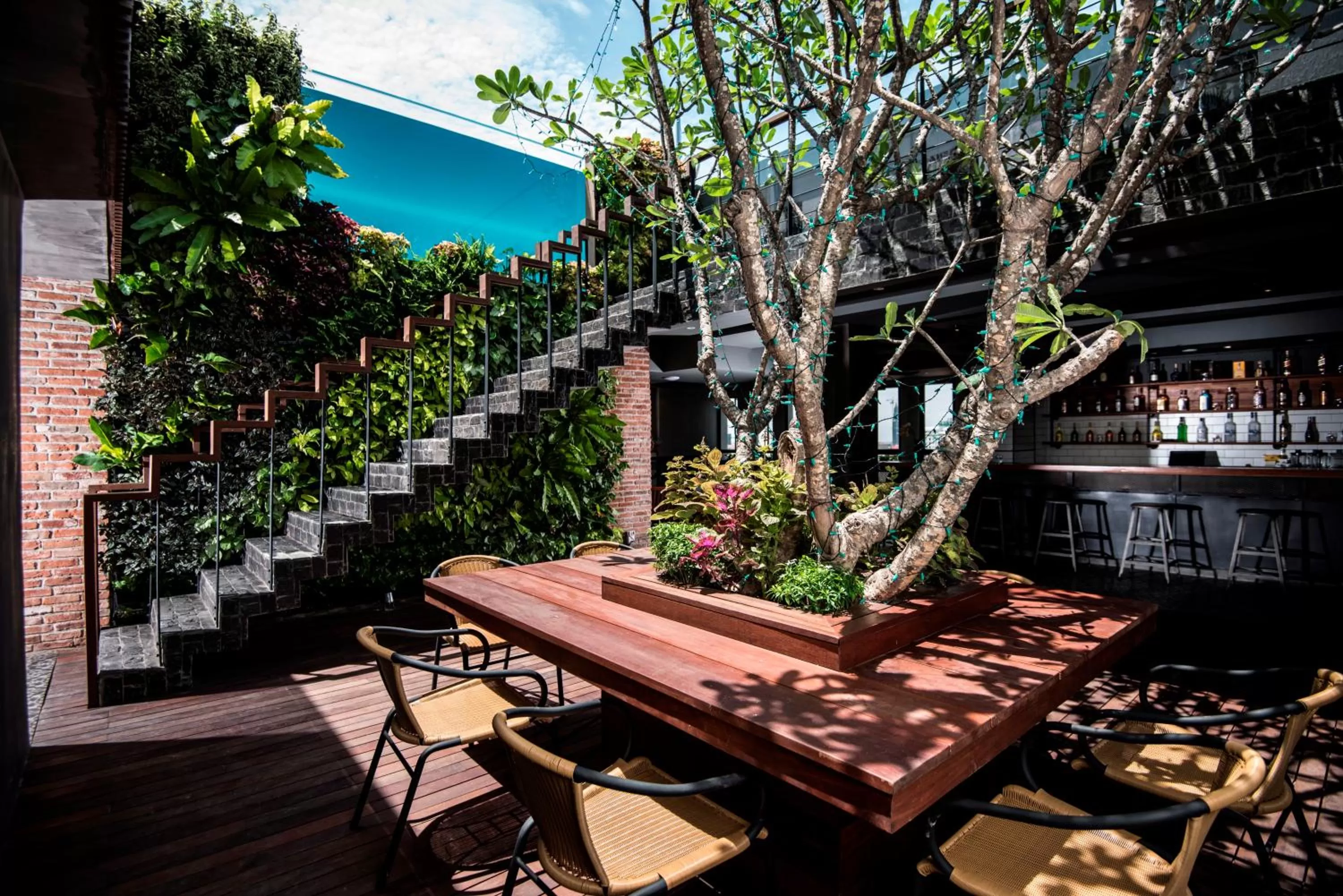 Lounge or bar in Aquarius Hotel and Urban Resort