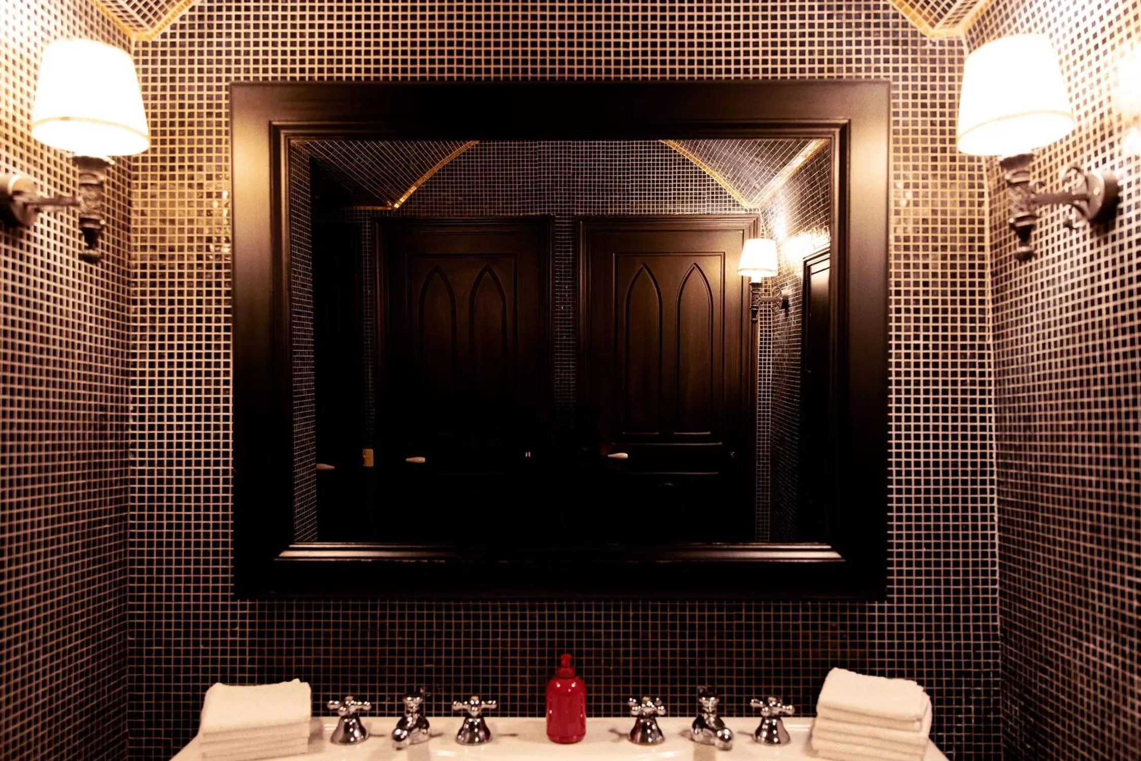 Public Bath in Hôtel Bourg Tibourg - Paris Marais