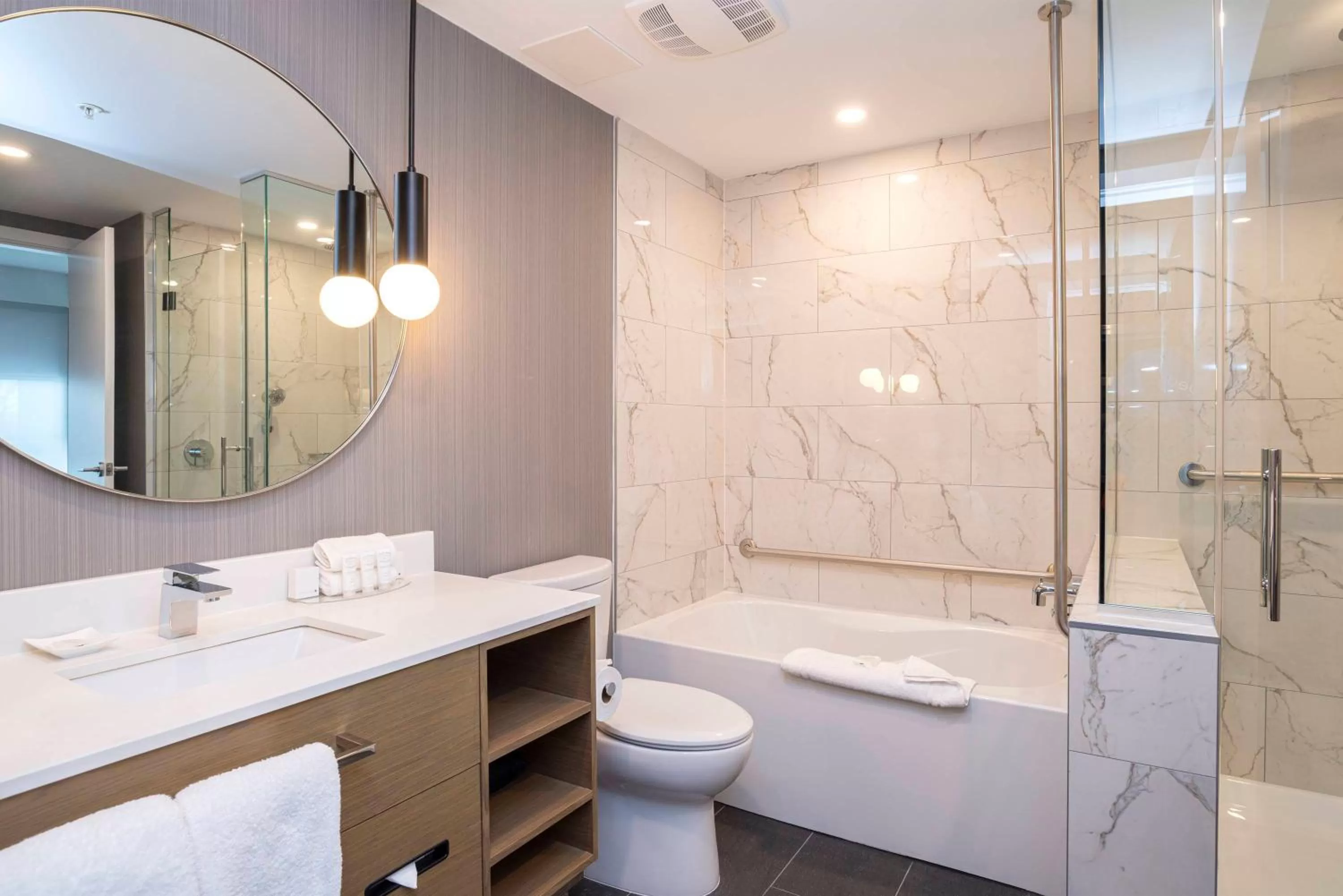 Bathroom in Sandman Signature Sherwood Park Hotel