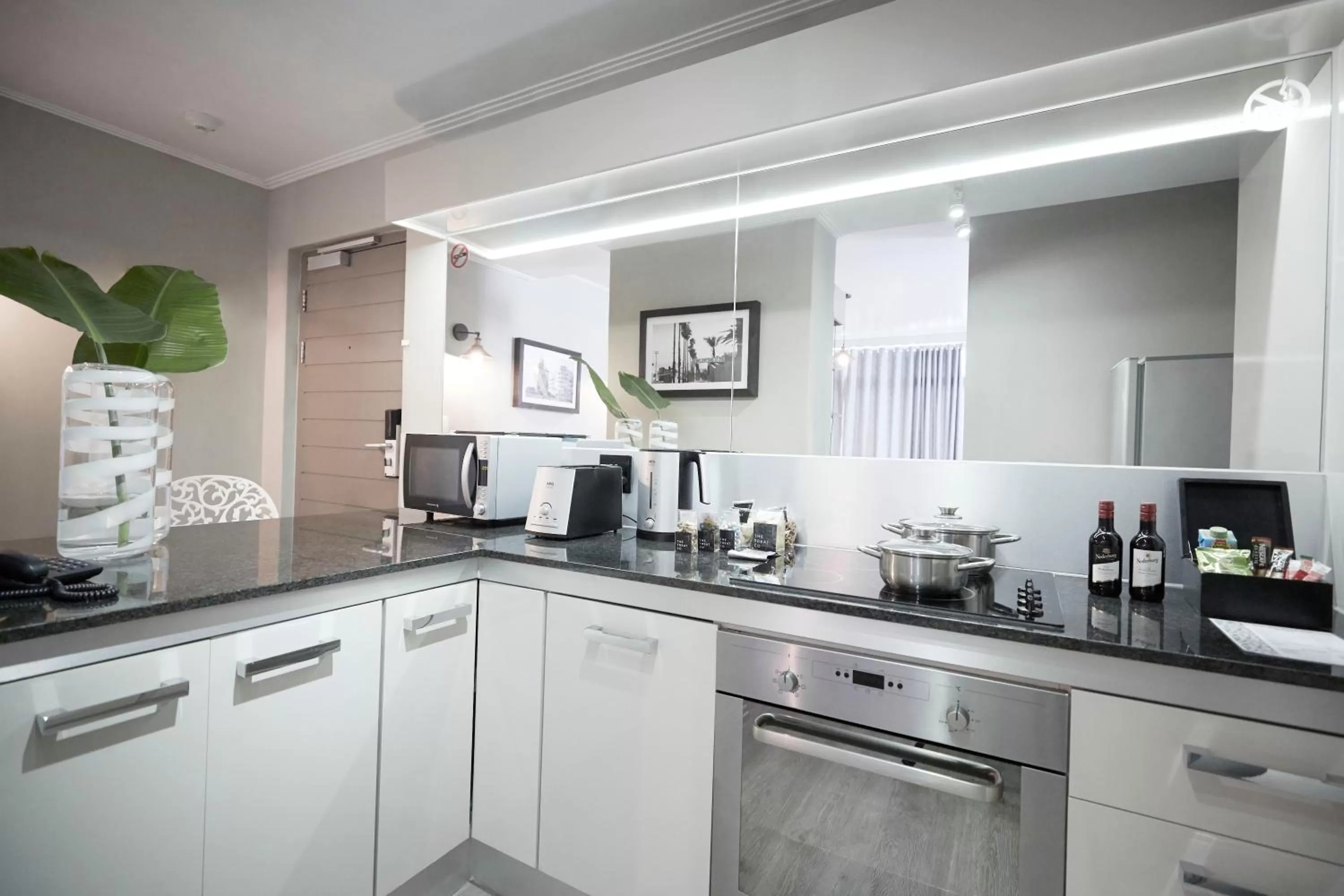 Coffee/tea facilities in The Hyde All Suite Hotel