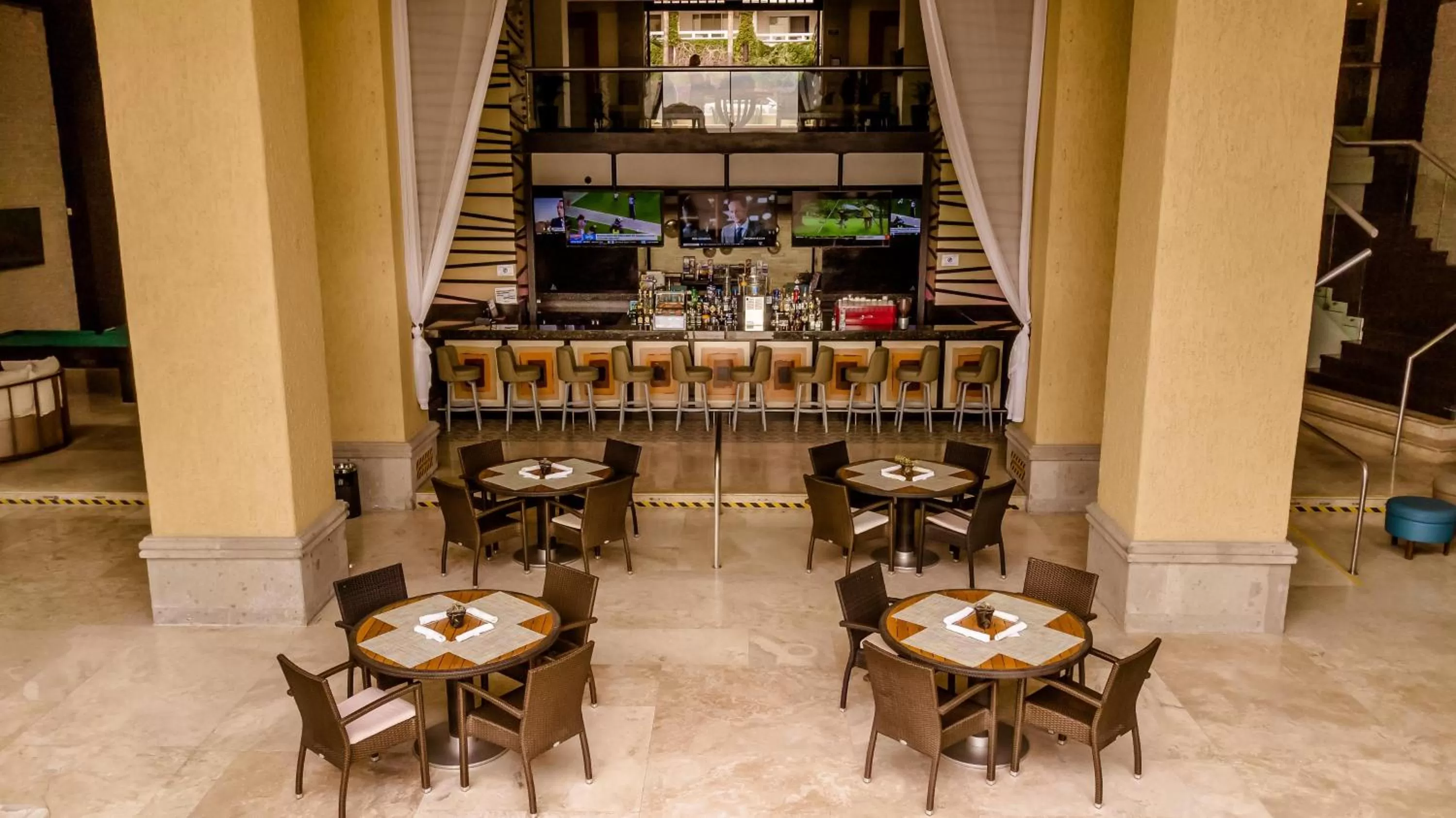 Lounge or bar in Casa Dorada Los Cabos Resort & Spa