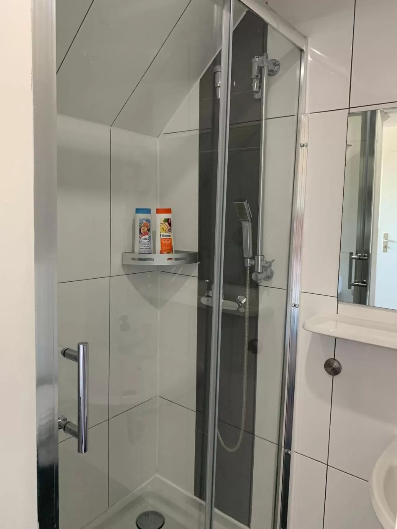 Shower in Hotel Tempelhof - City-Messe-Arena