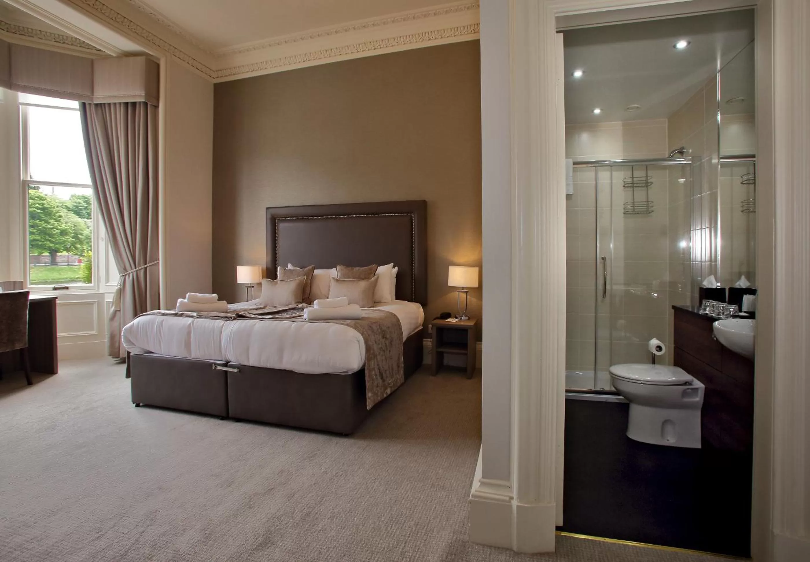 Bed in Inverness Palace Hotel & Spa, WorldHotels Distinctive
