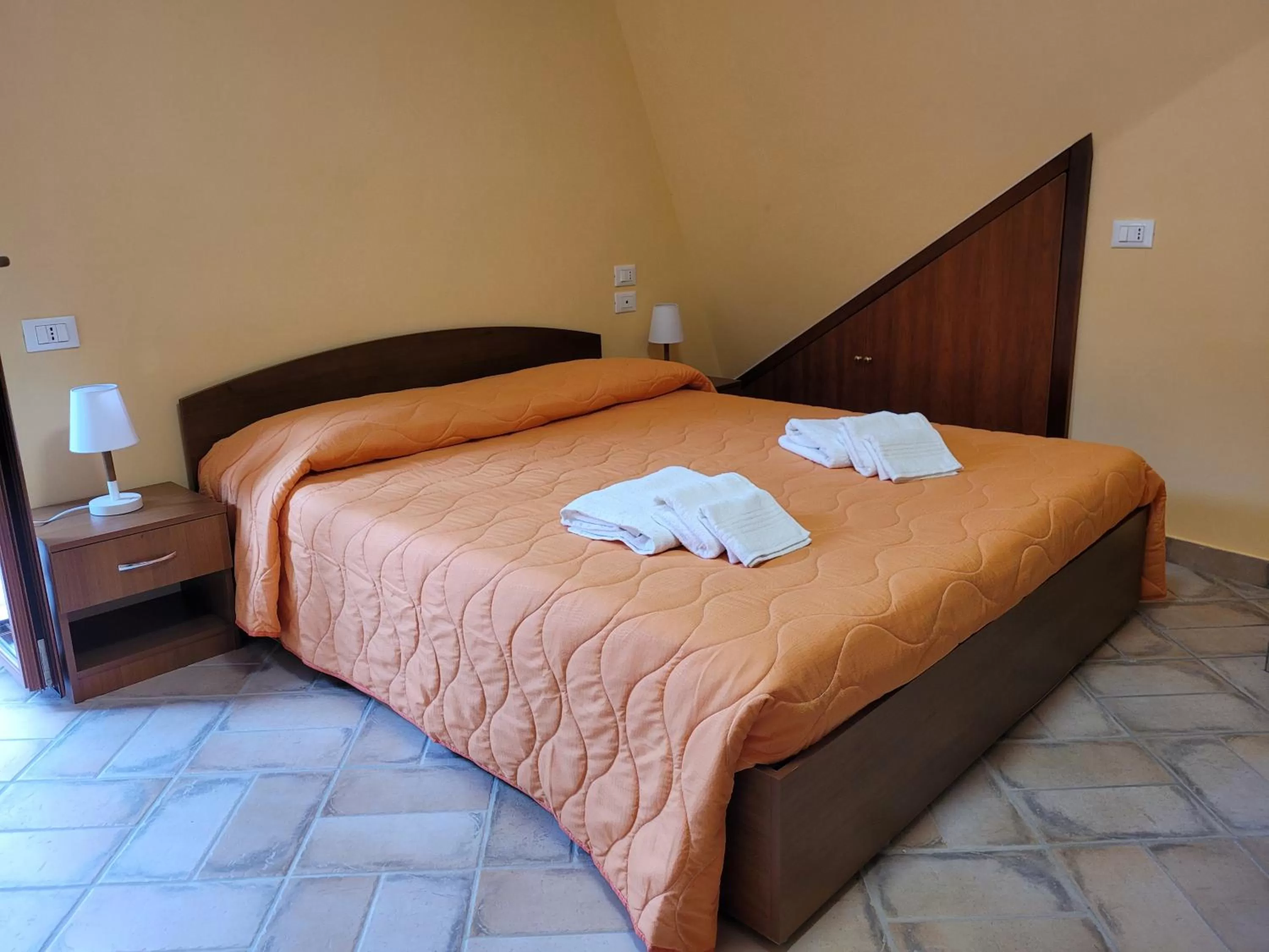 Alloggio turistico Magnifico Alessandro Valle Bernardo 04025 Lenola nei pressi di Fondi LT