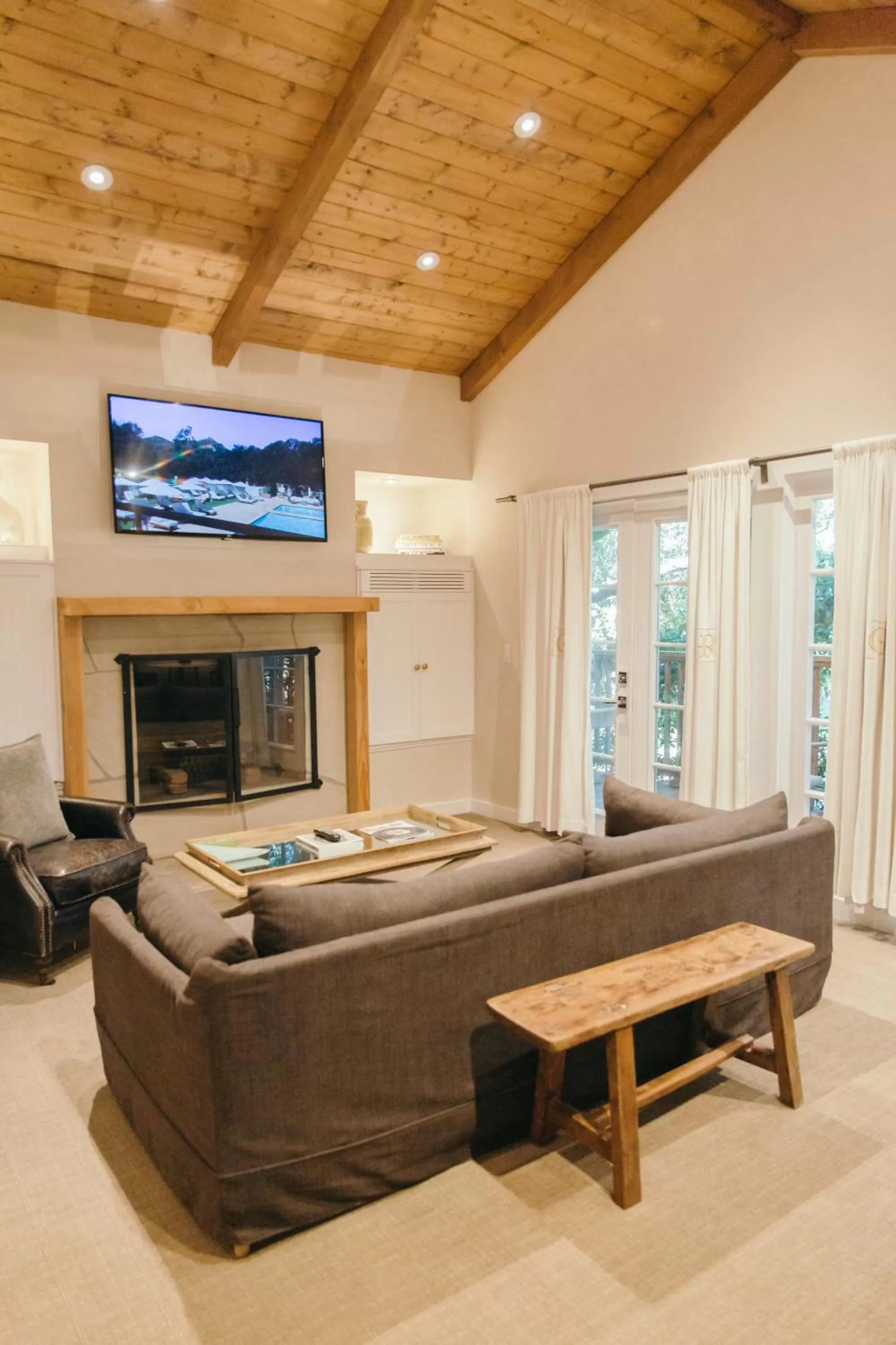 TV and multimedia in Calamigos Guest Ranch and Beach Club