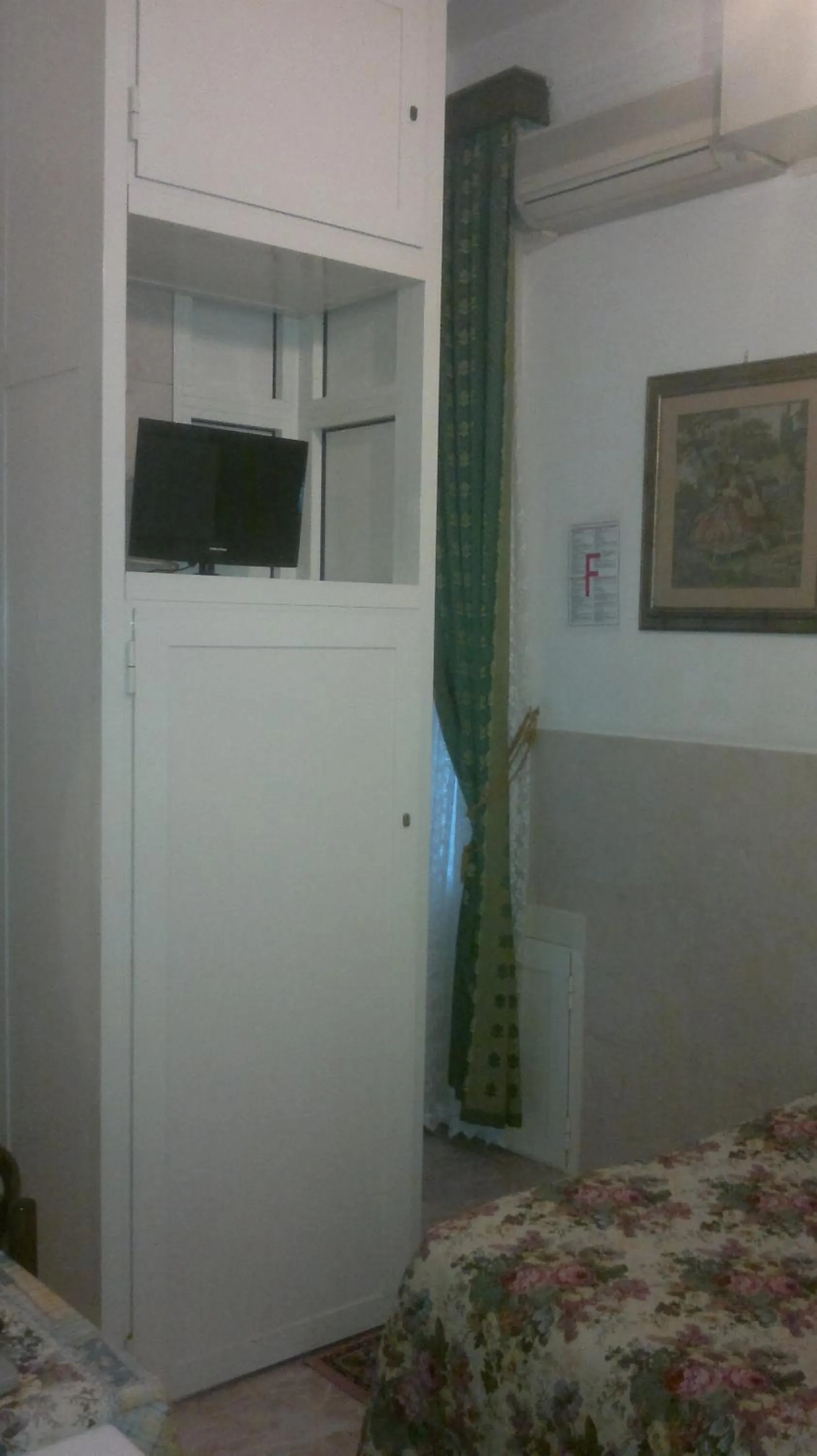 Decorative detail, Bed in Hotel Stadler 2