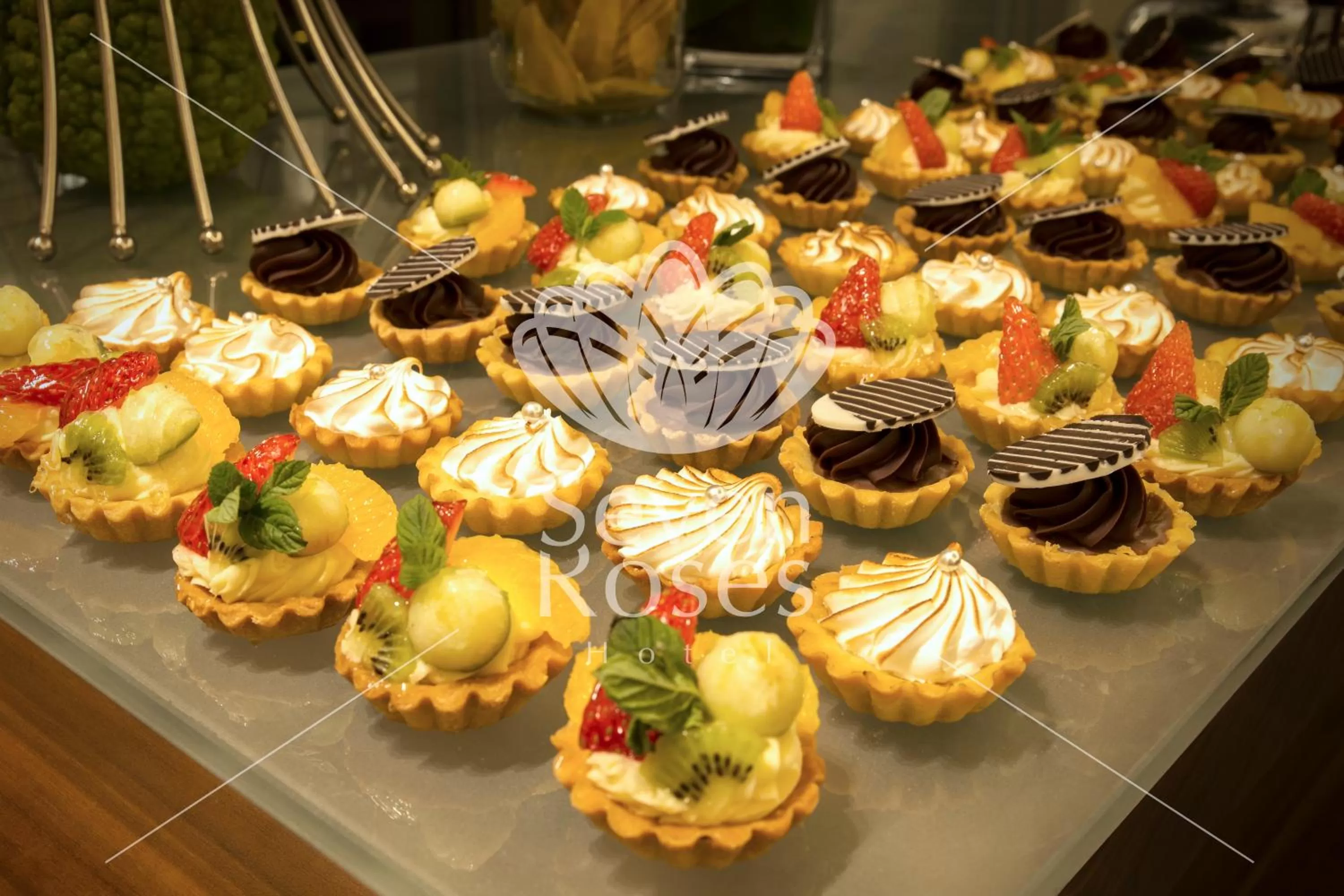 Food and drinks in Seven Roses Hotel