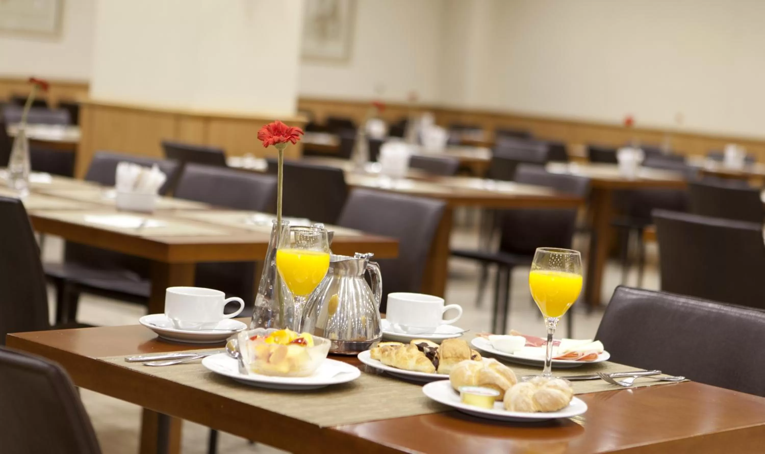 Restaurant/places to eat in Hotel Praga