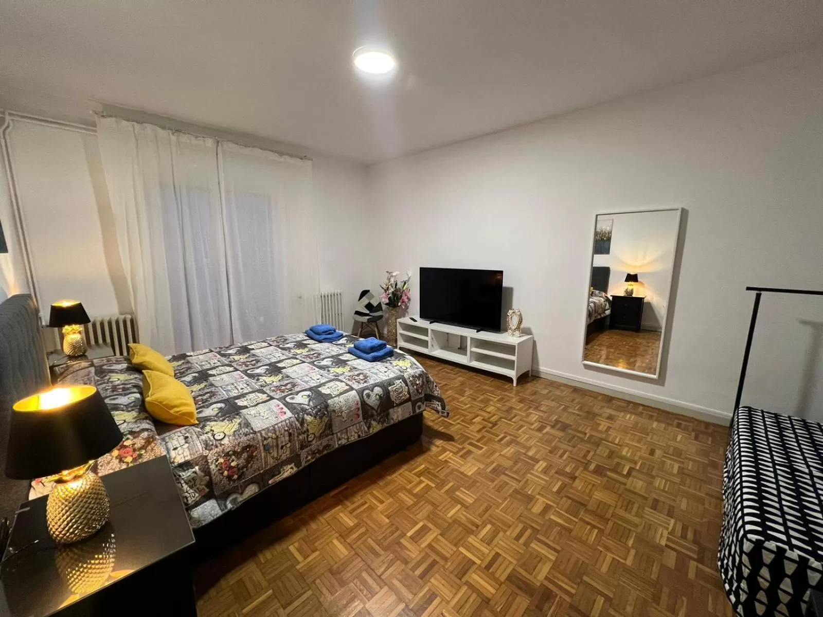 TV/Entertainment Center in Habitaciones Rambla Catalunya