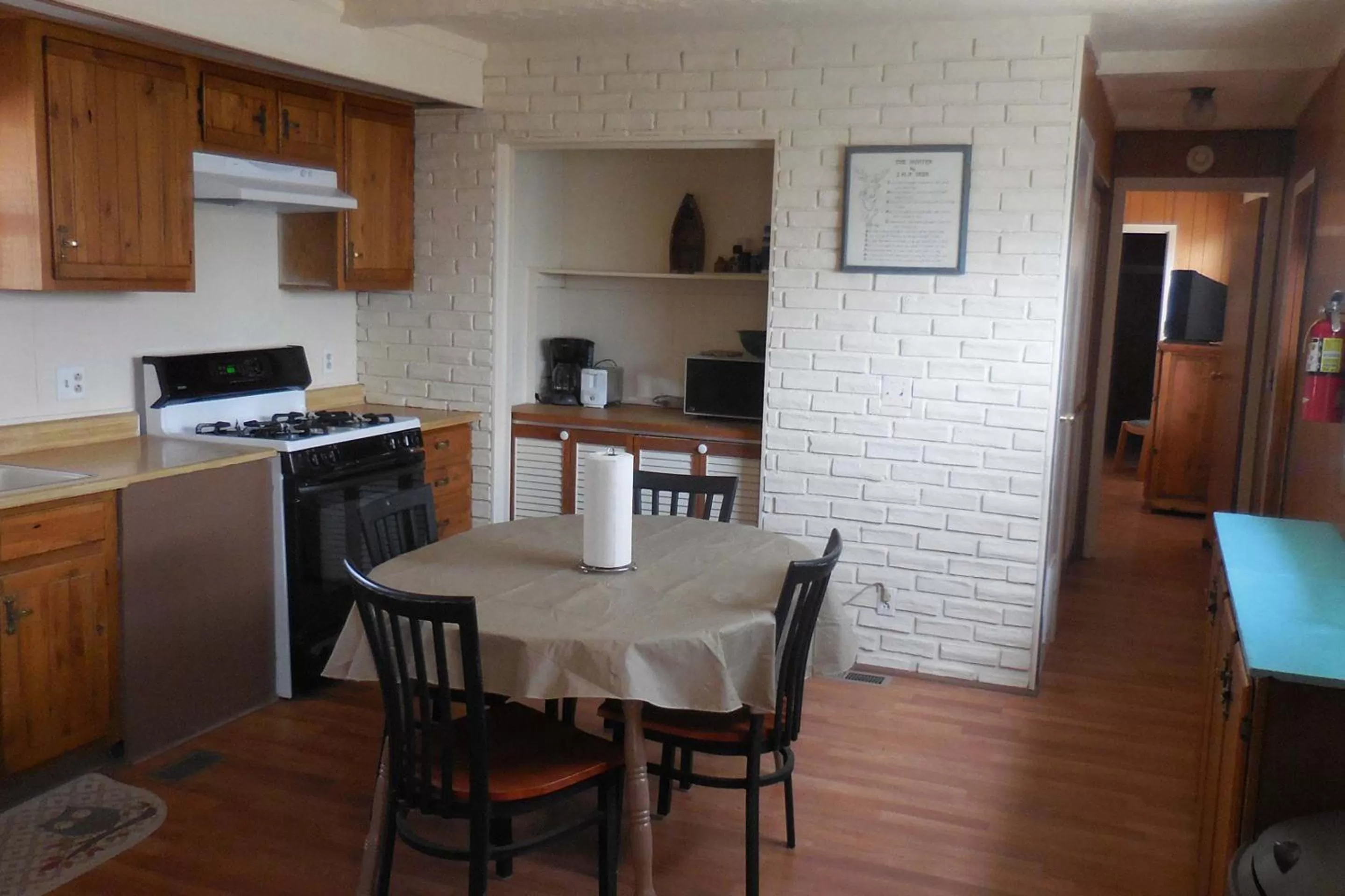 Kitchen or kitchenette in Elkhorn Lodge