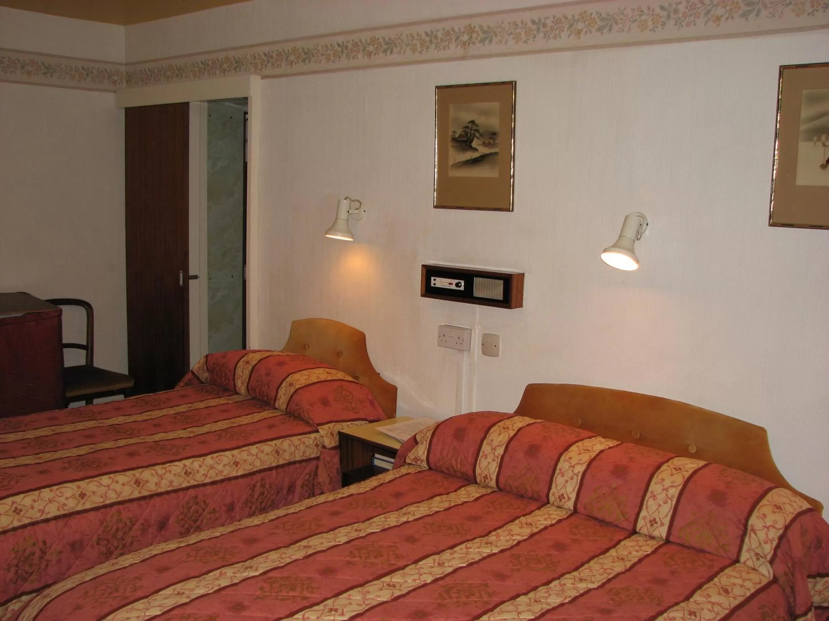 Bed in Lancaster Hotel