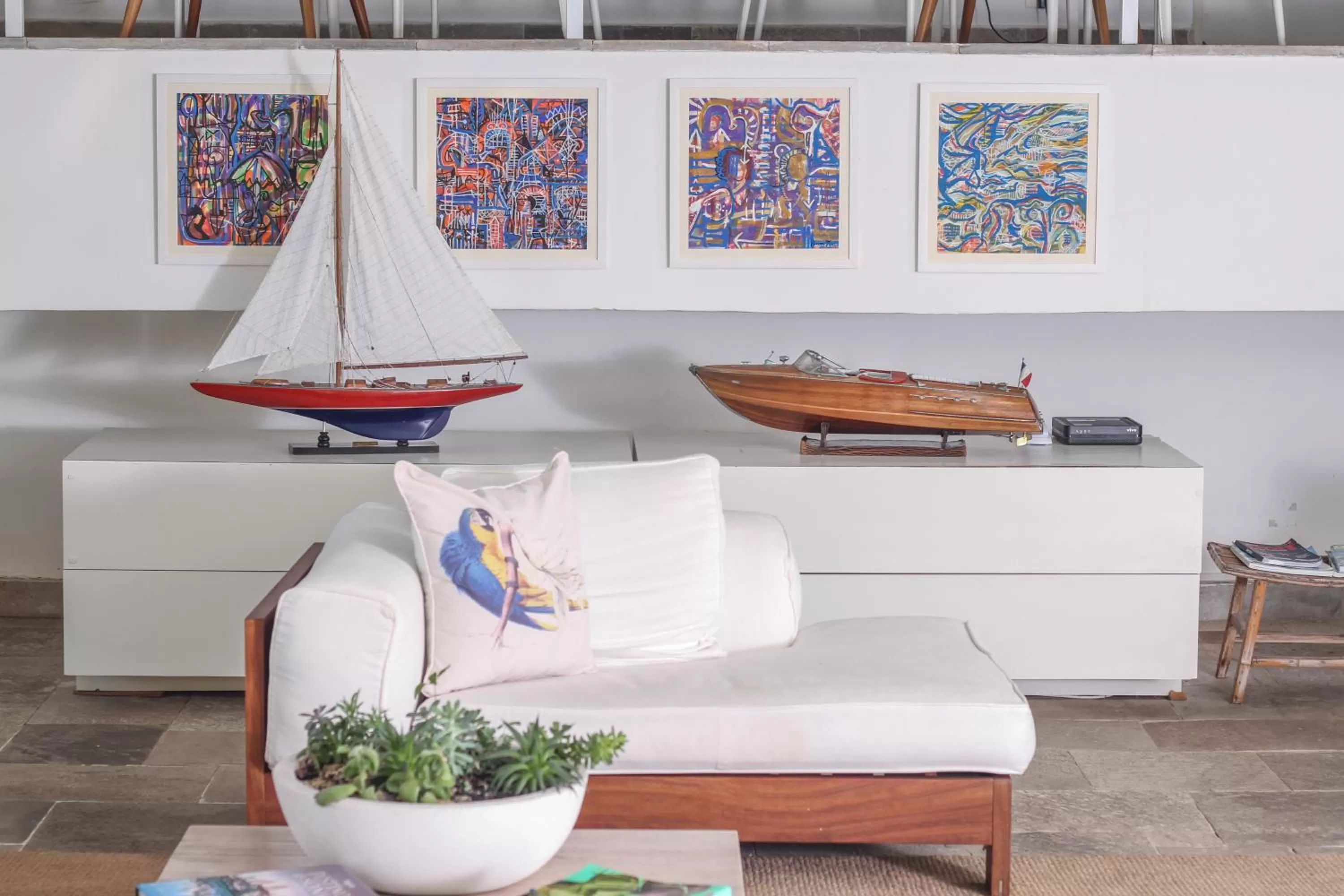 Communal lounge/ TV room in Guest House Guarujá Hotel Boutique