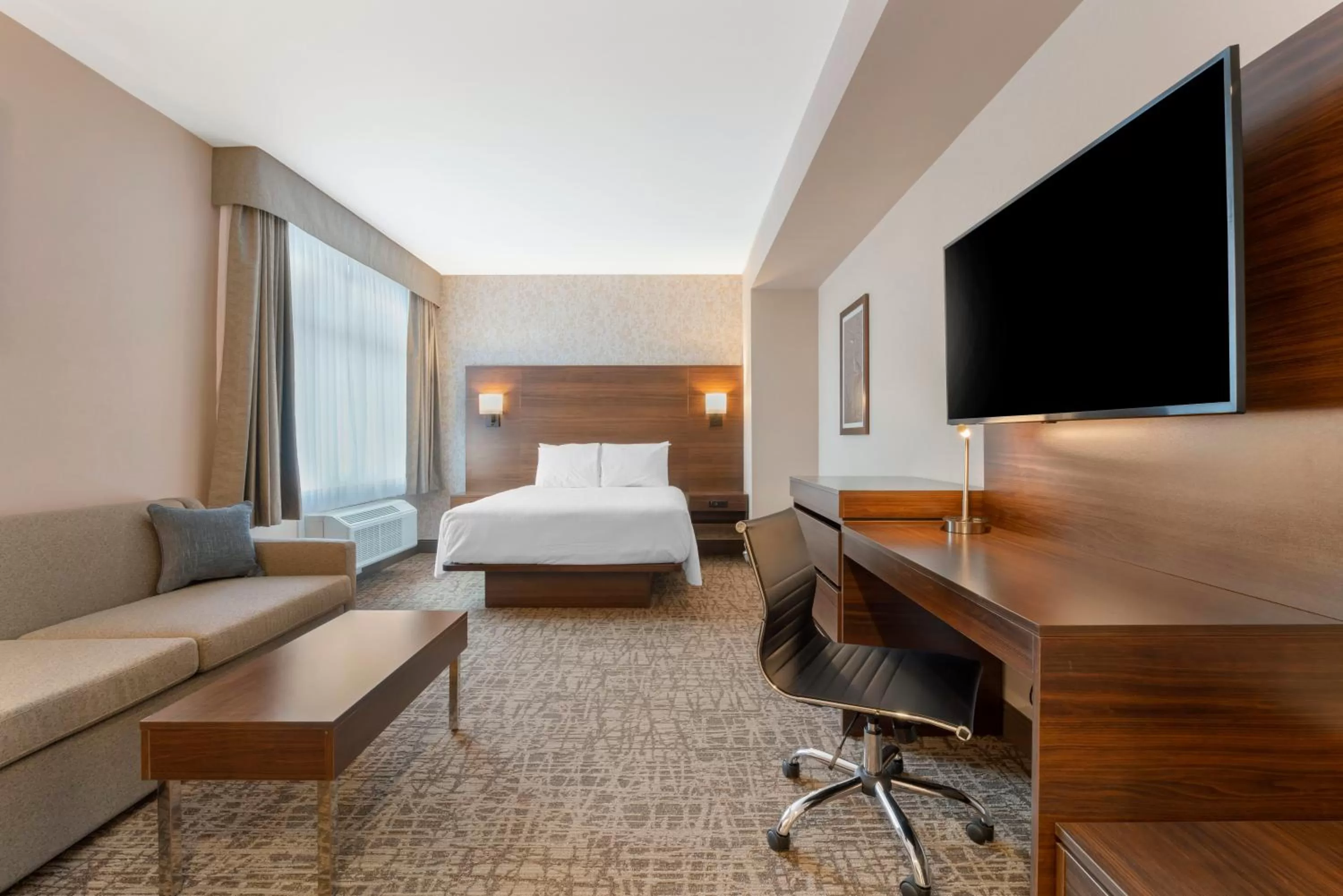 TV and multimedia, Bed in Best Western PLUS Mission City Lodge