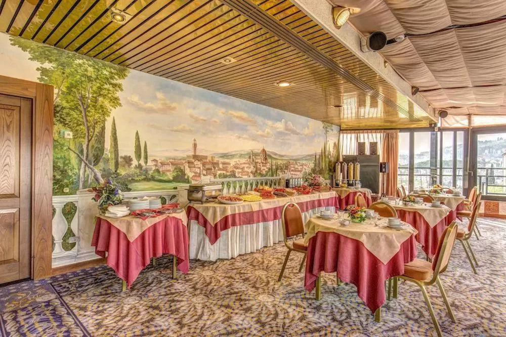 Restaurant/places to eat in Hotel Europa