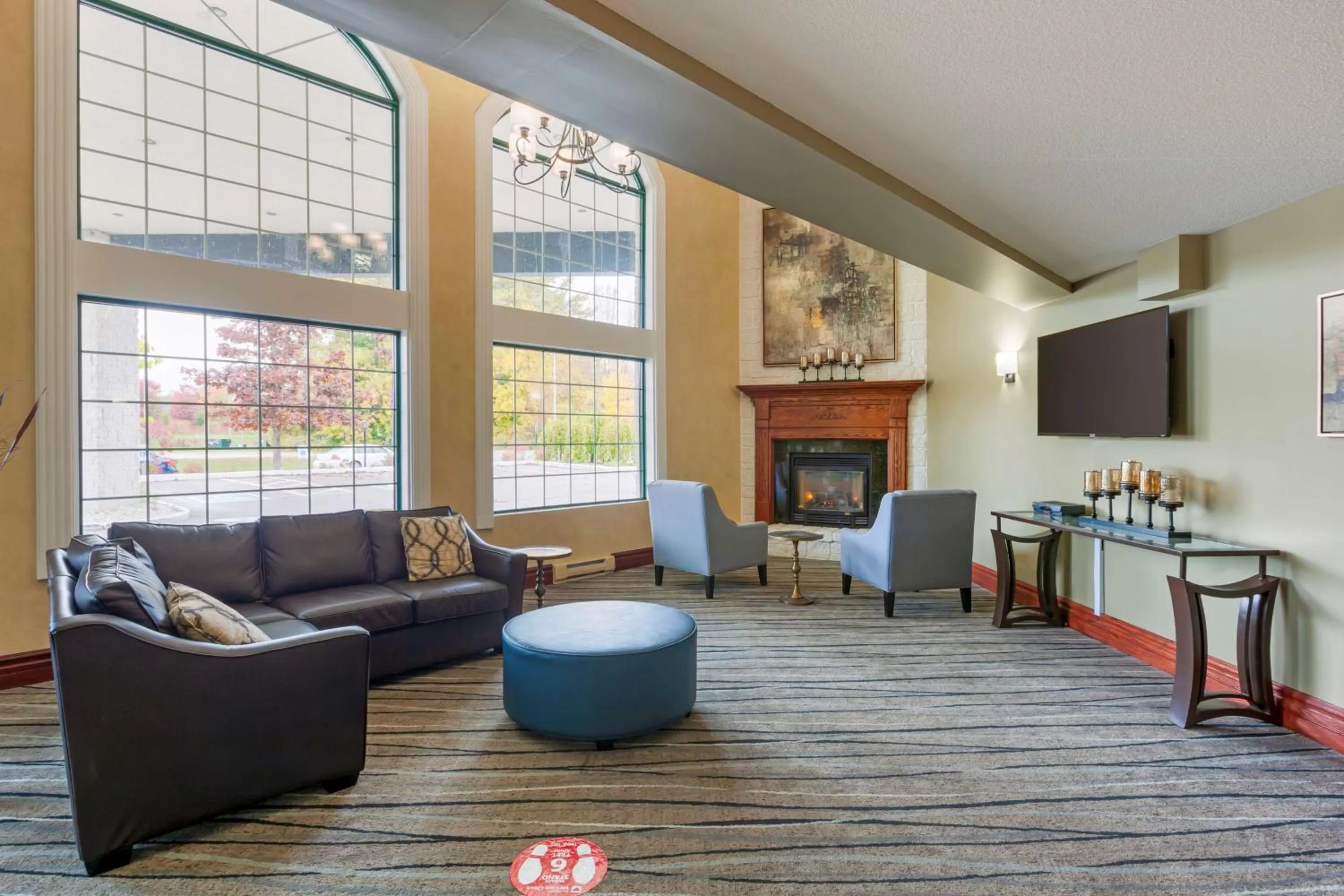 Lobby or reception, Seating Area in Best Western Plus Orillia Hotel