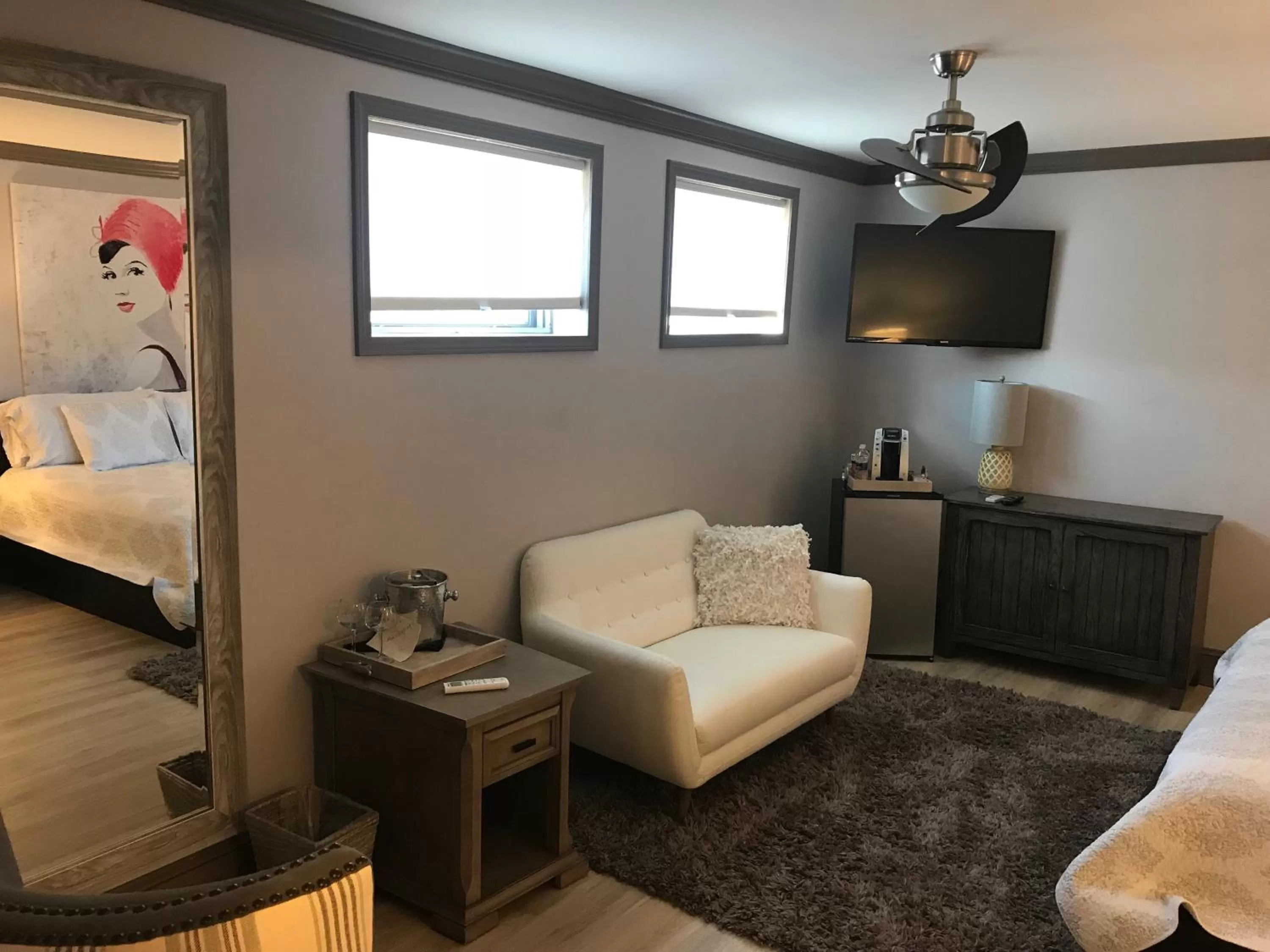 TV and multimedia, Bed in Elaine's Cape May Boutique Hotel