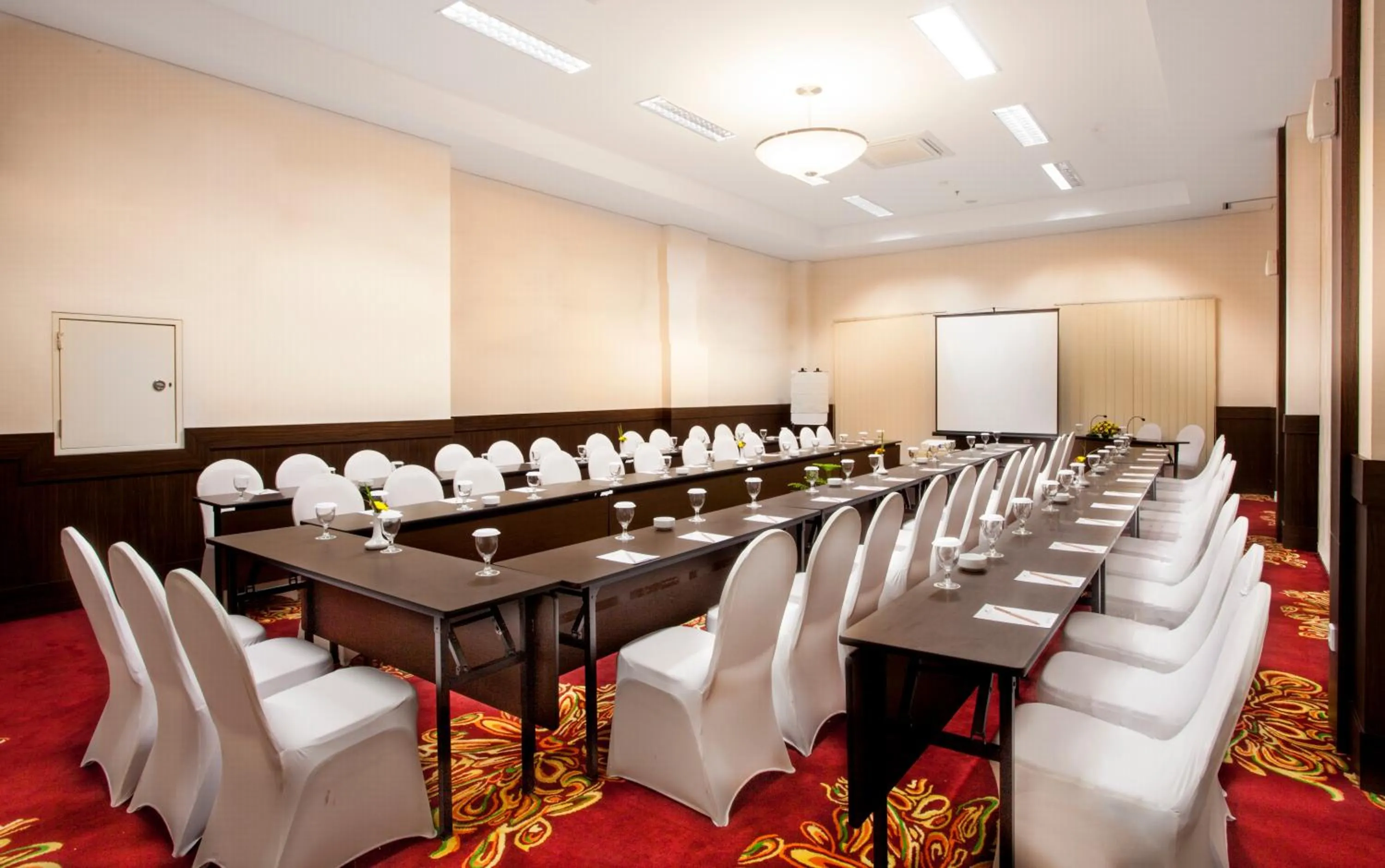 Business facilities in Days Hotel & Suites by Wyndham Jakarta Airport
