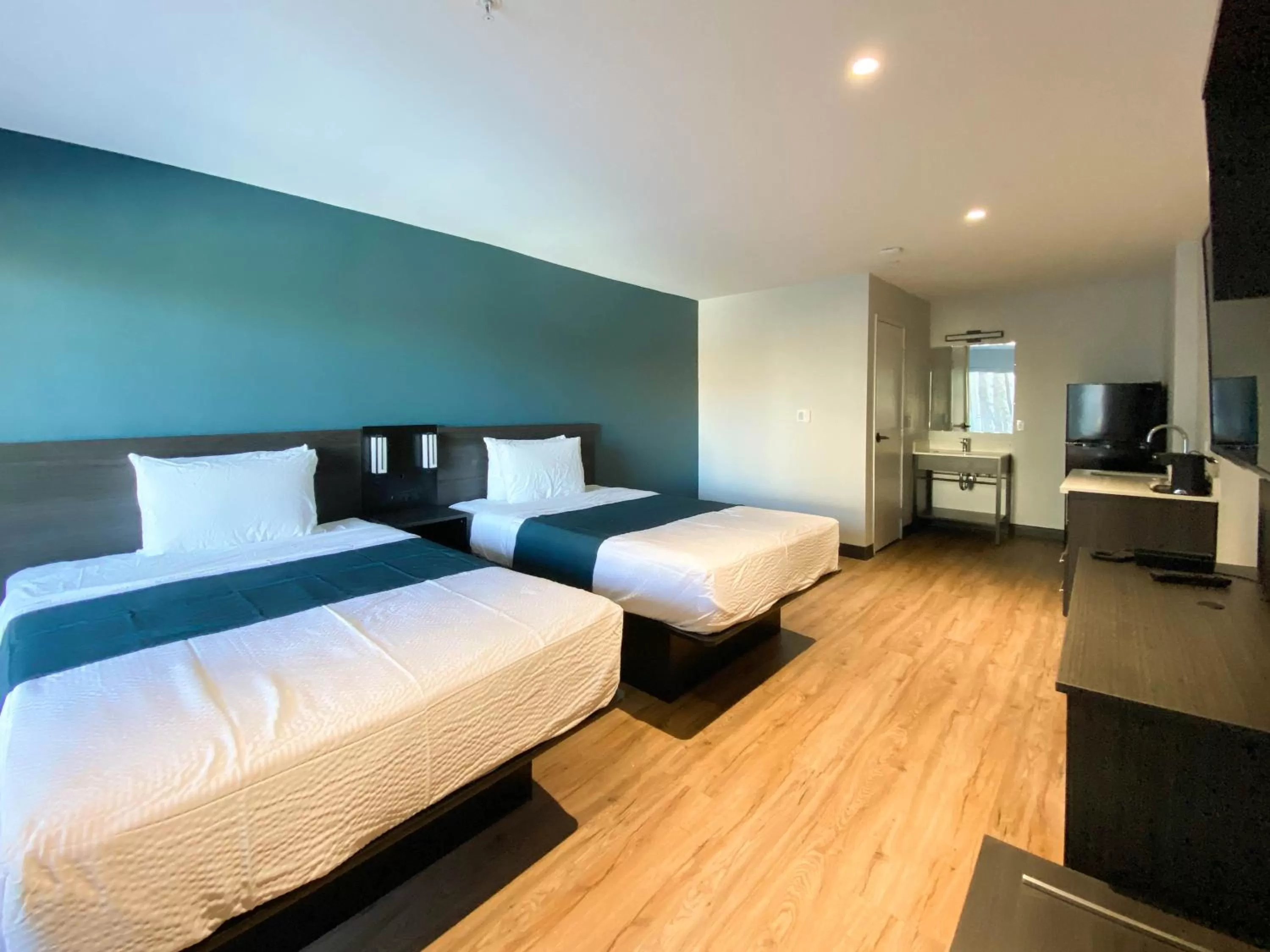 Bedroom, Bed in Studio 6 Suites Stockton, CA Waterfront