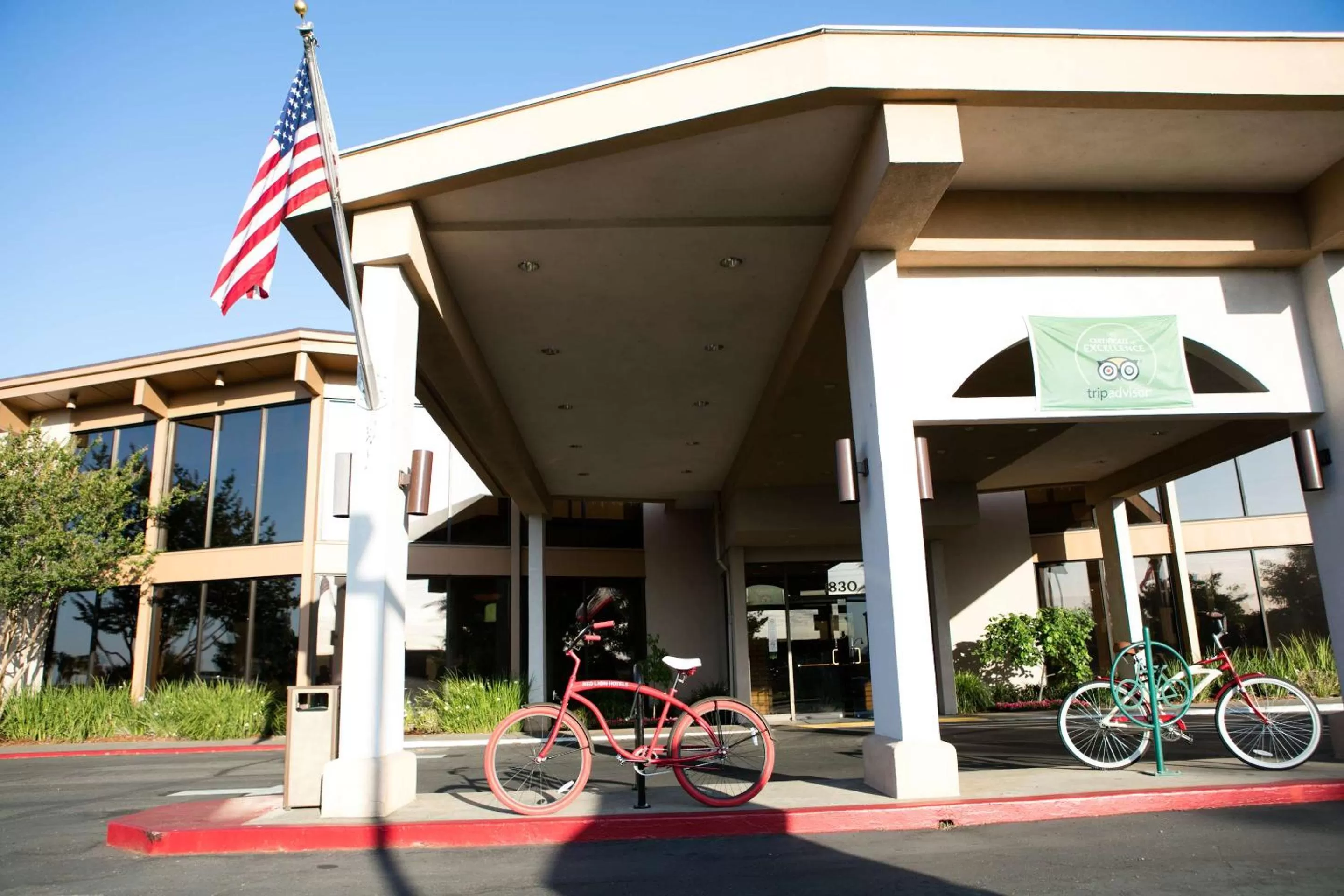 Facade/entrance in Red Lion Hotel Redding